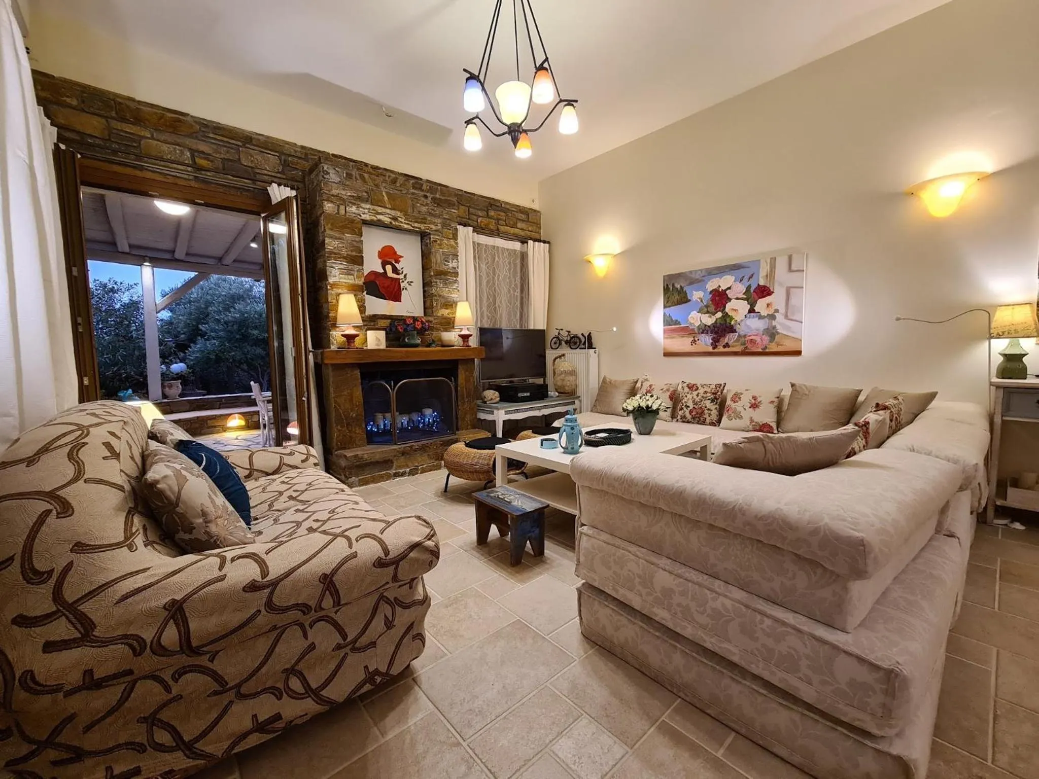 TV and multimedia in Villa Pari Manda