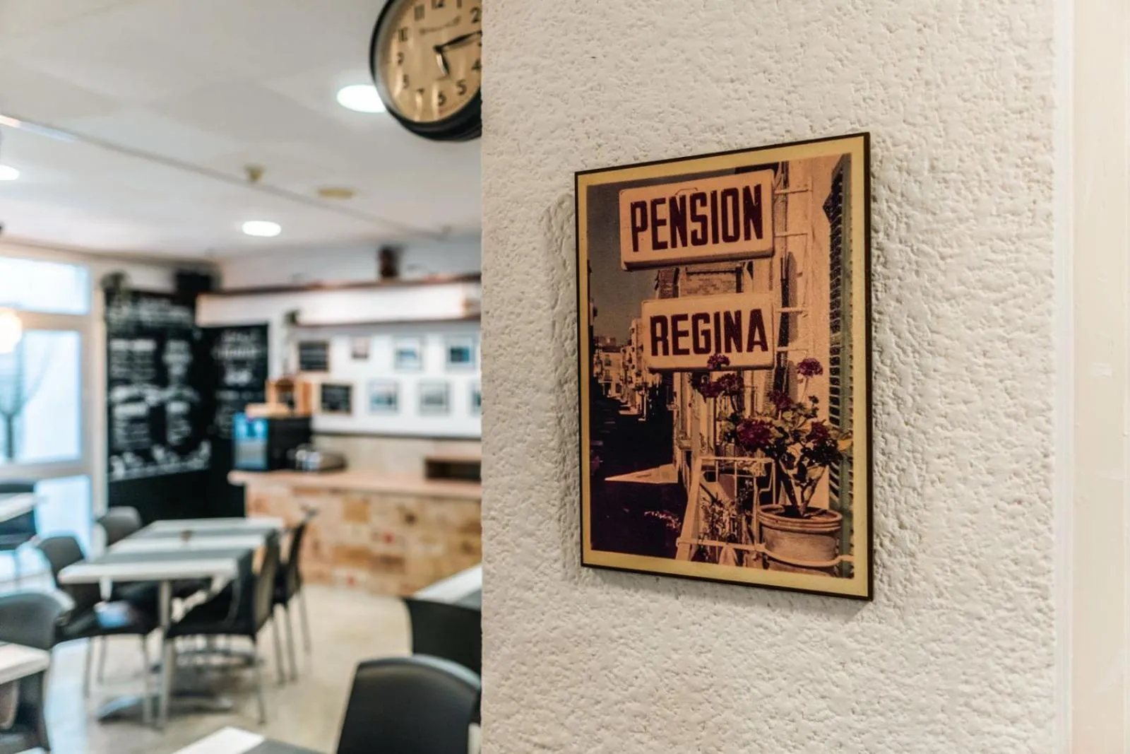 Restaurant/places to eat in Hostal Regina