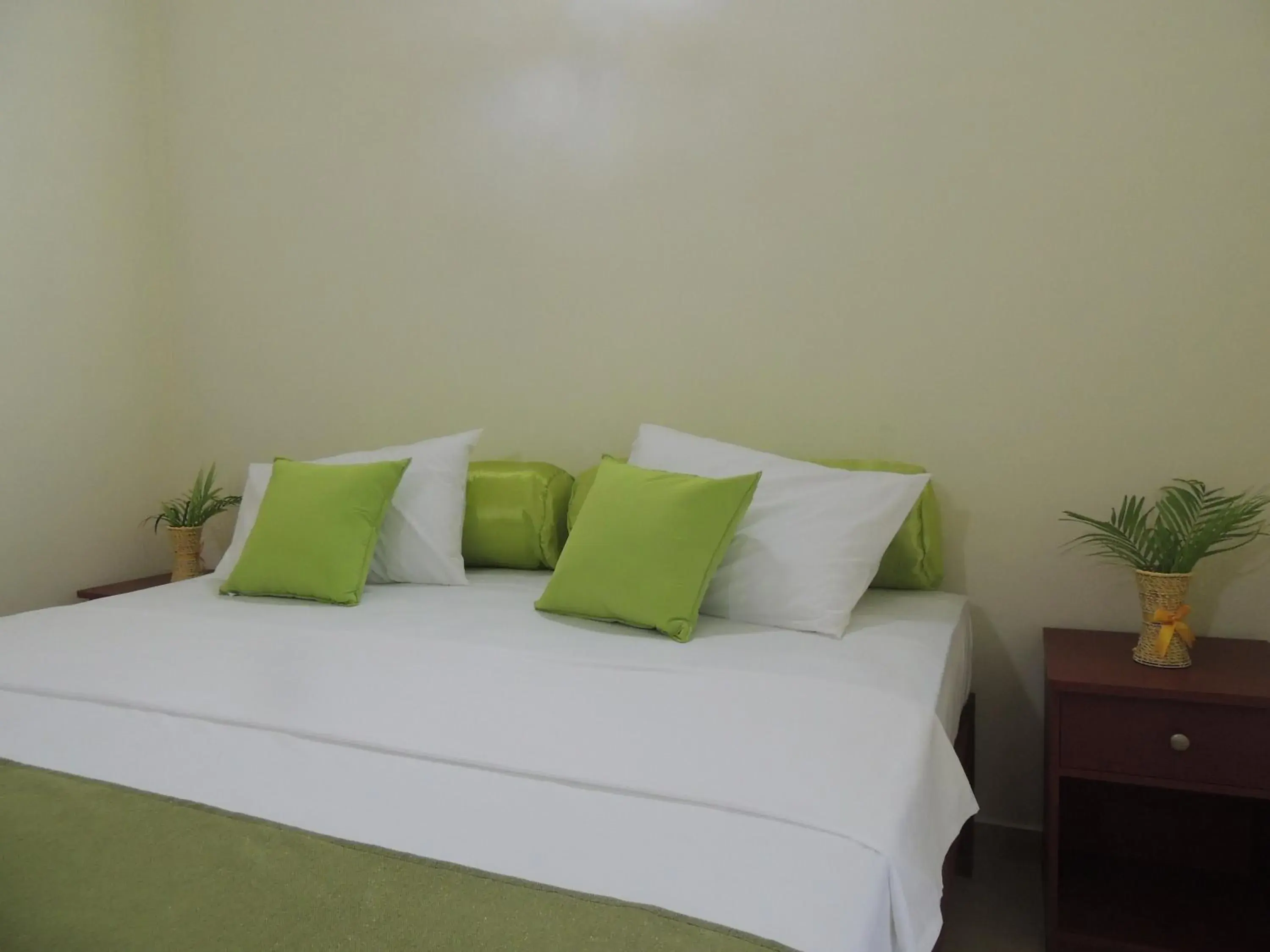 Deluxe Double Room (2 Adults + 1 Child) in Arana Bungalow Deluxe Double Room (2 Adults + 1 Child) in Arana Bungalow