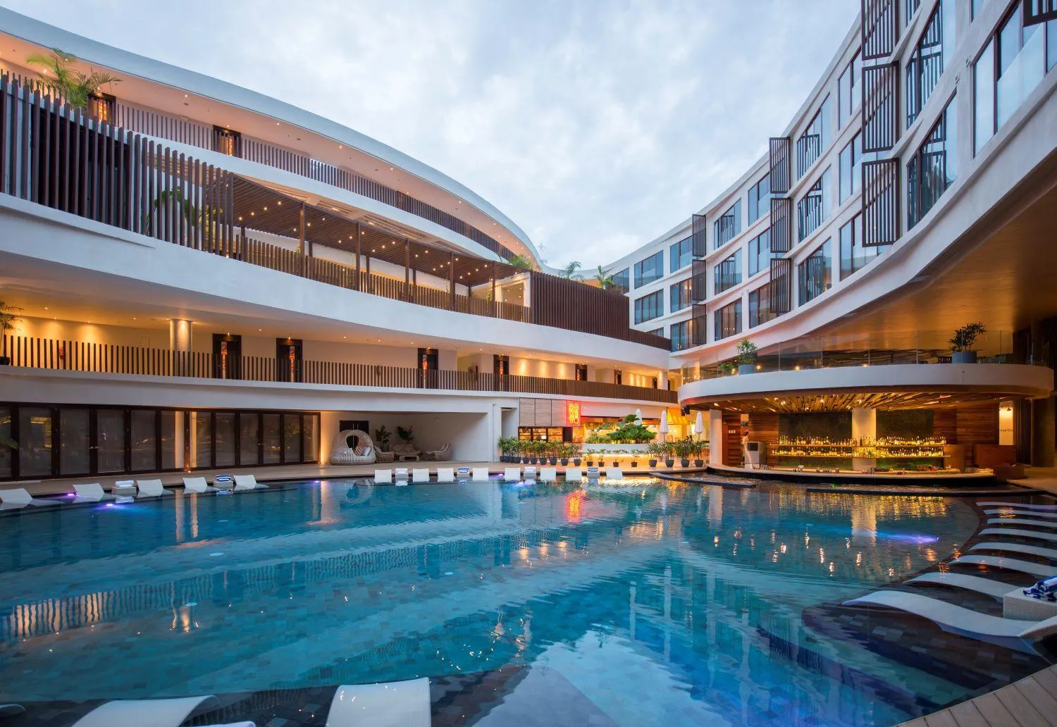 Swimming pool in Hue Hotels and Resorts Boracay Managed by HII