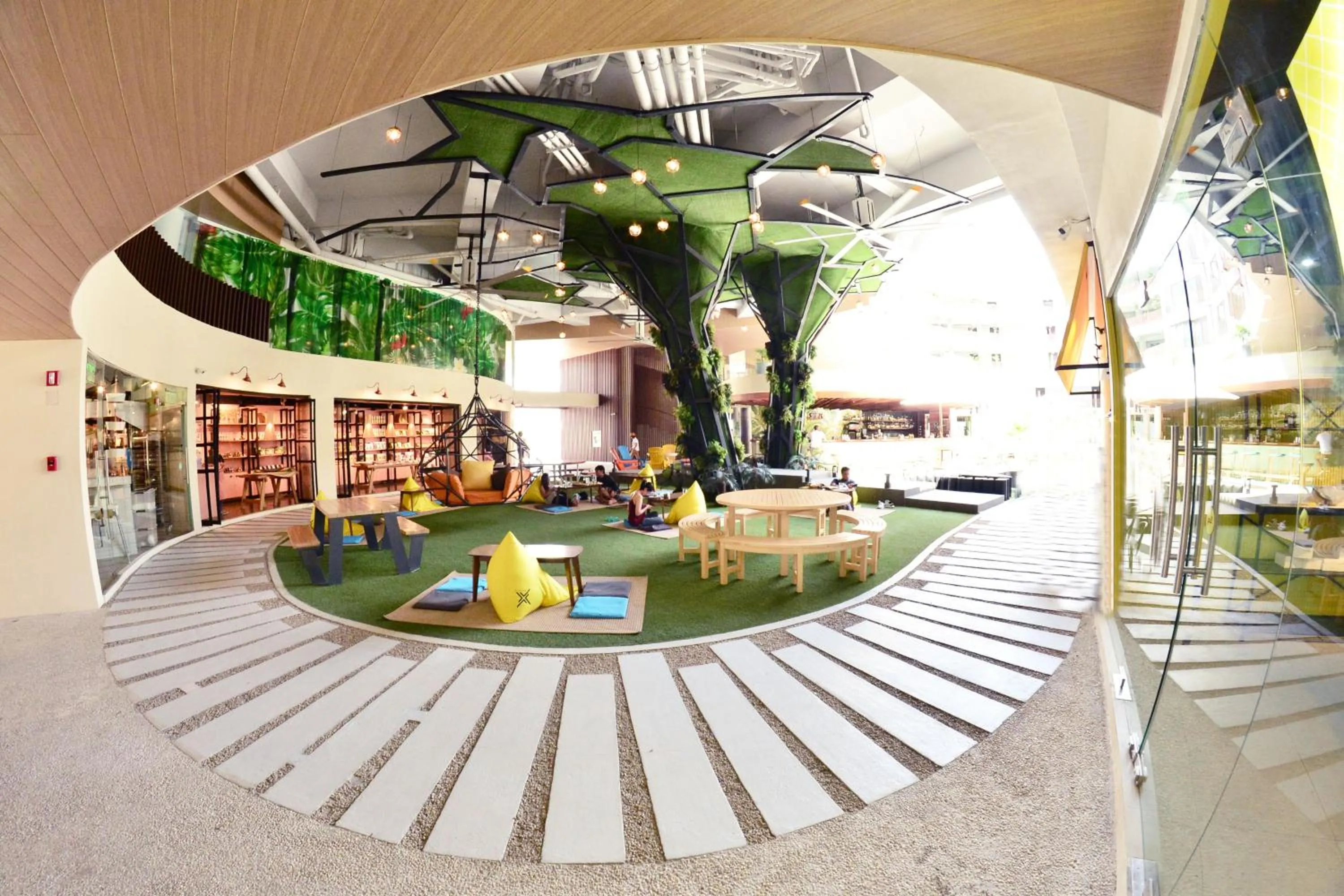 Restaurant/places to eat in Hue Hotels and Resorts Boracay Managed by HII