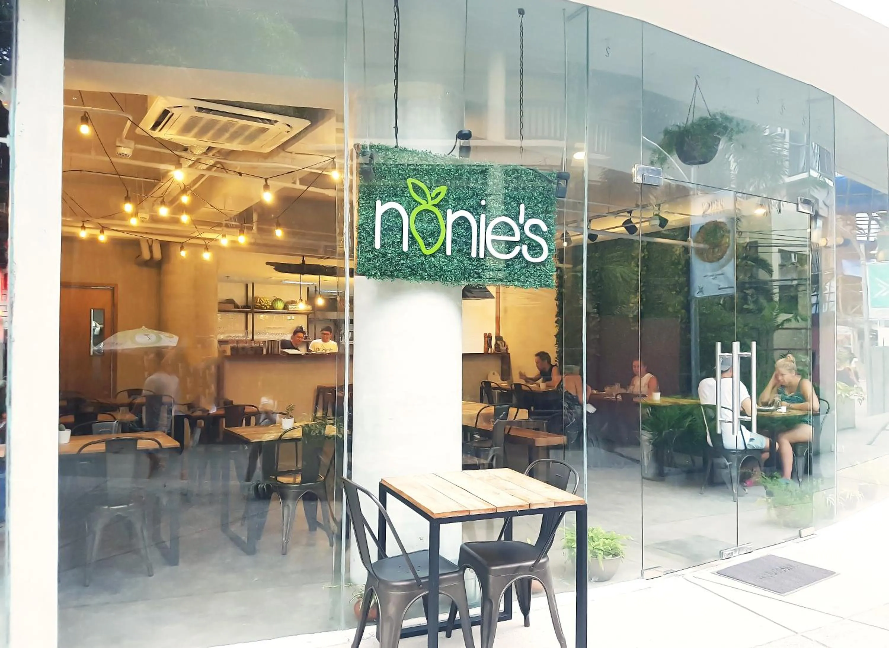 Restaurant/places to eat in Hue Hotels and Resorts Boracay Managed by HII