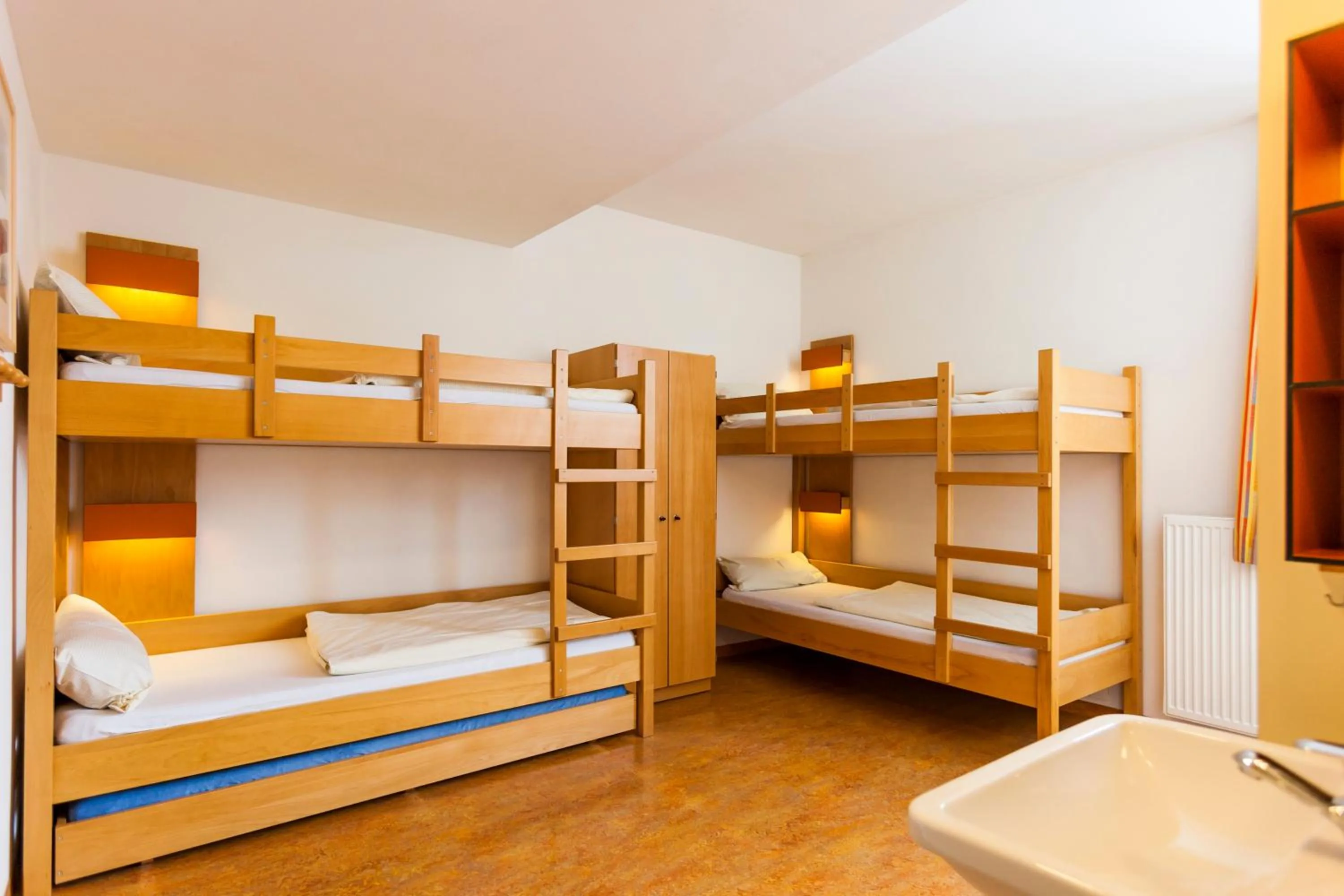 Quadruple Room with Bathroom in Jugendherberge Garmisch-Partenkirchen - membership required!