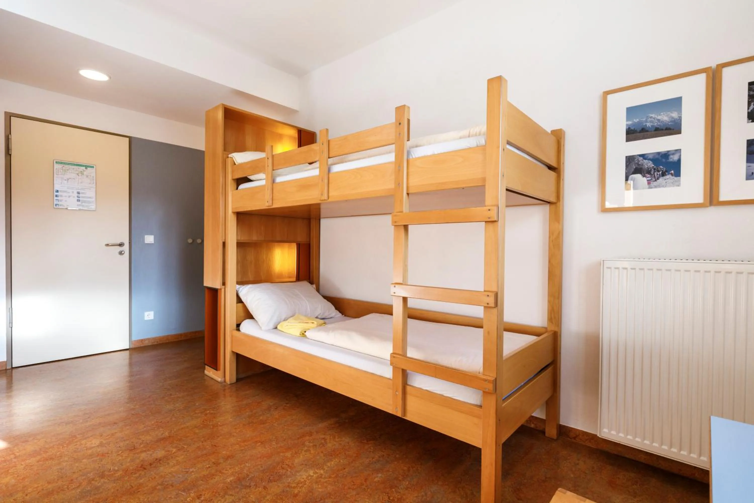 Twin Room with Bathroom in Jugendherberge Garmisch-Partenkirchen - membership required!