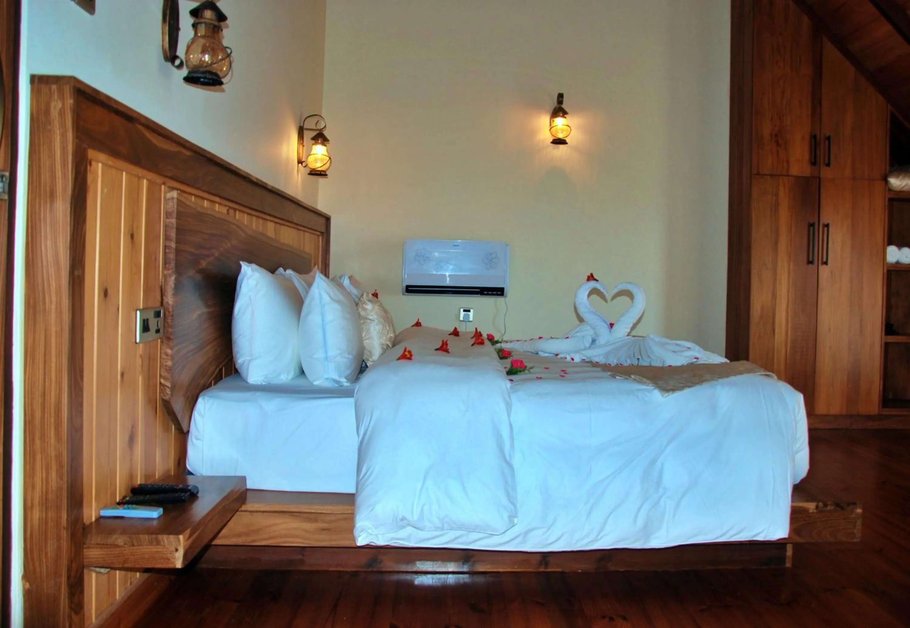 Decorative detail, Bed in Cottage San Francesco