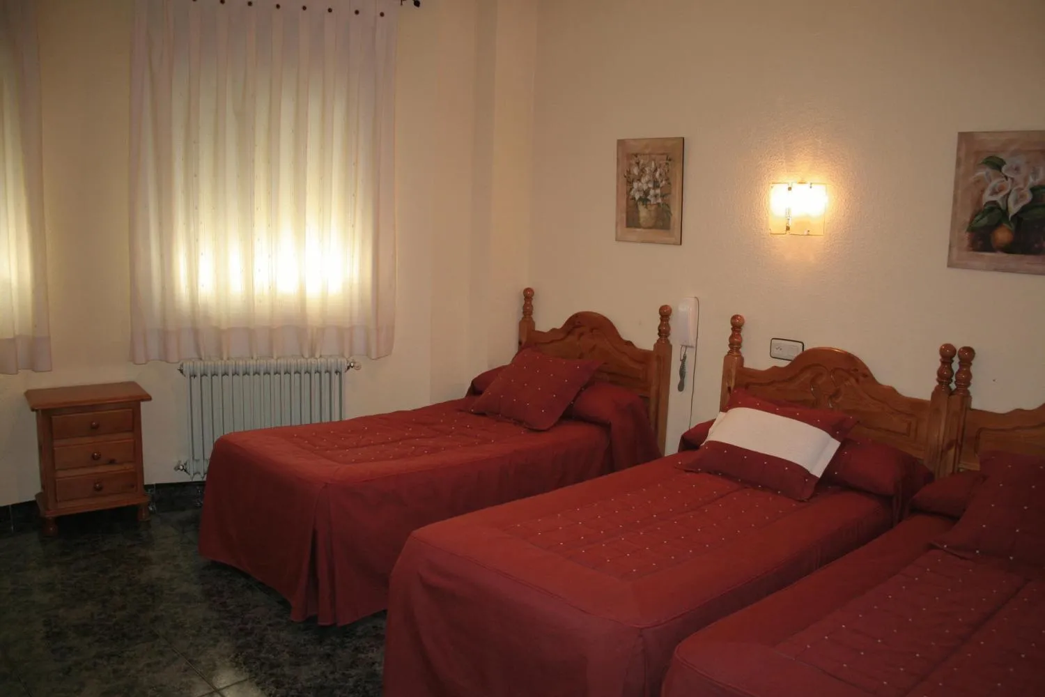 Photo of the whole room, Bed in Parque