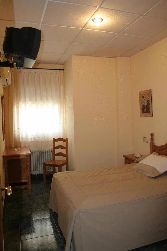 Photo of the whole room, Bed in Parque