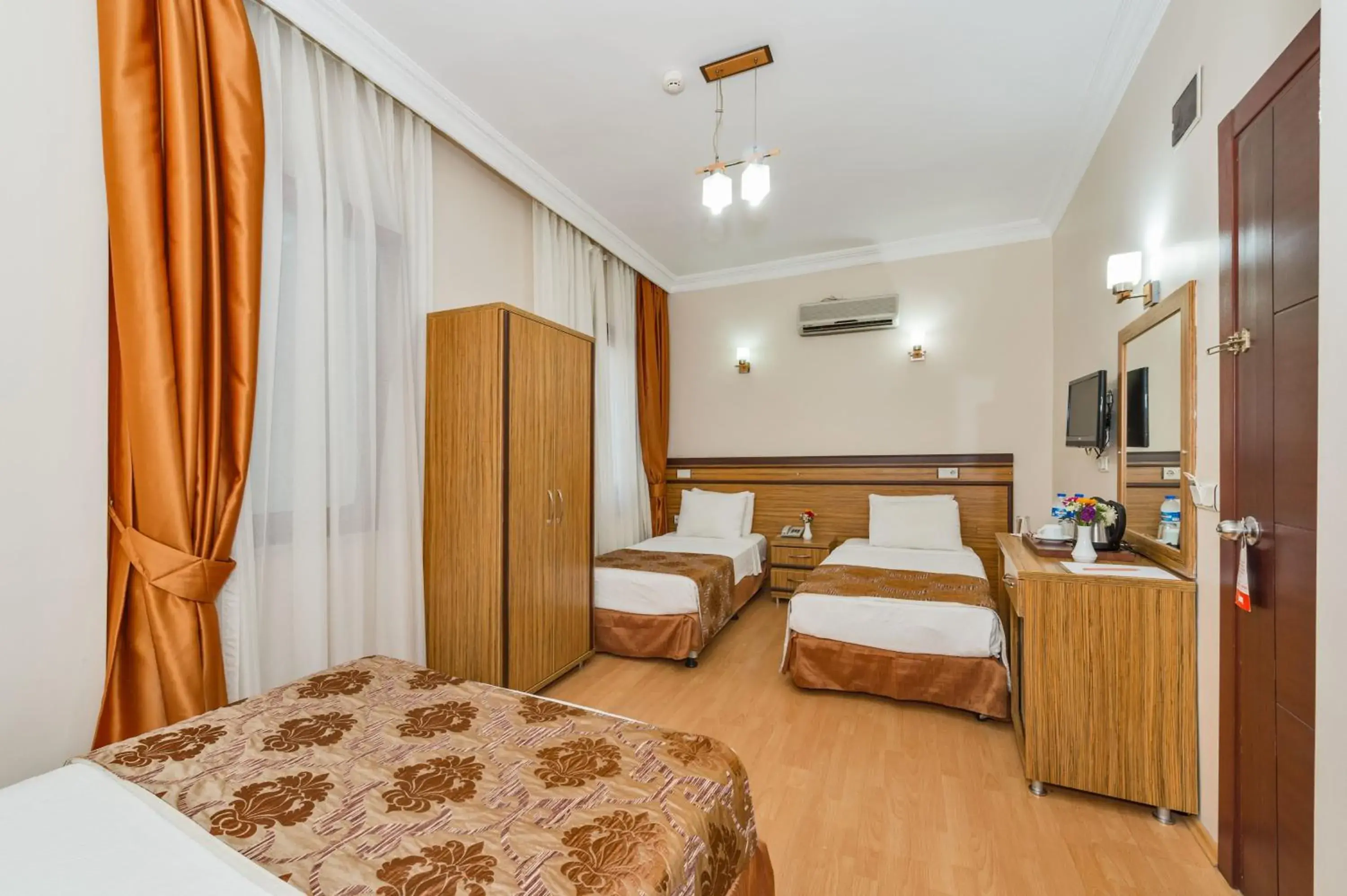 Photo of the whole room, Bed in May Hotel Istanbul Photo of the whole room, Bed in May Hotel Istanbul