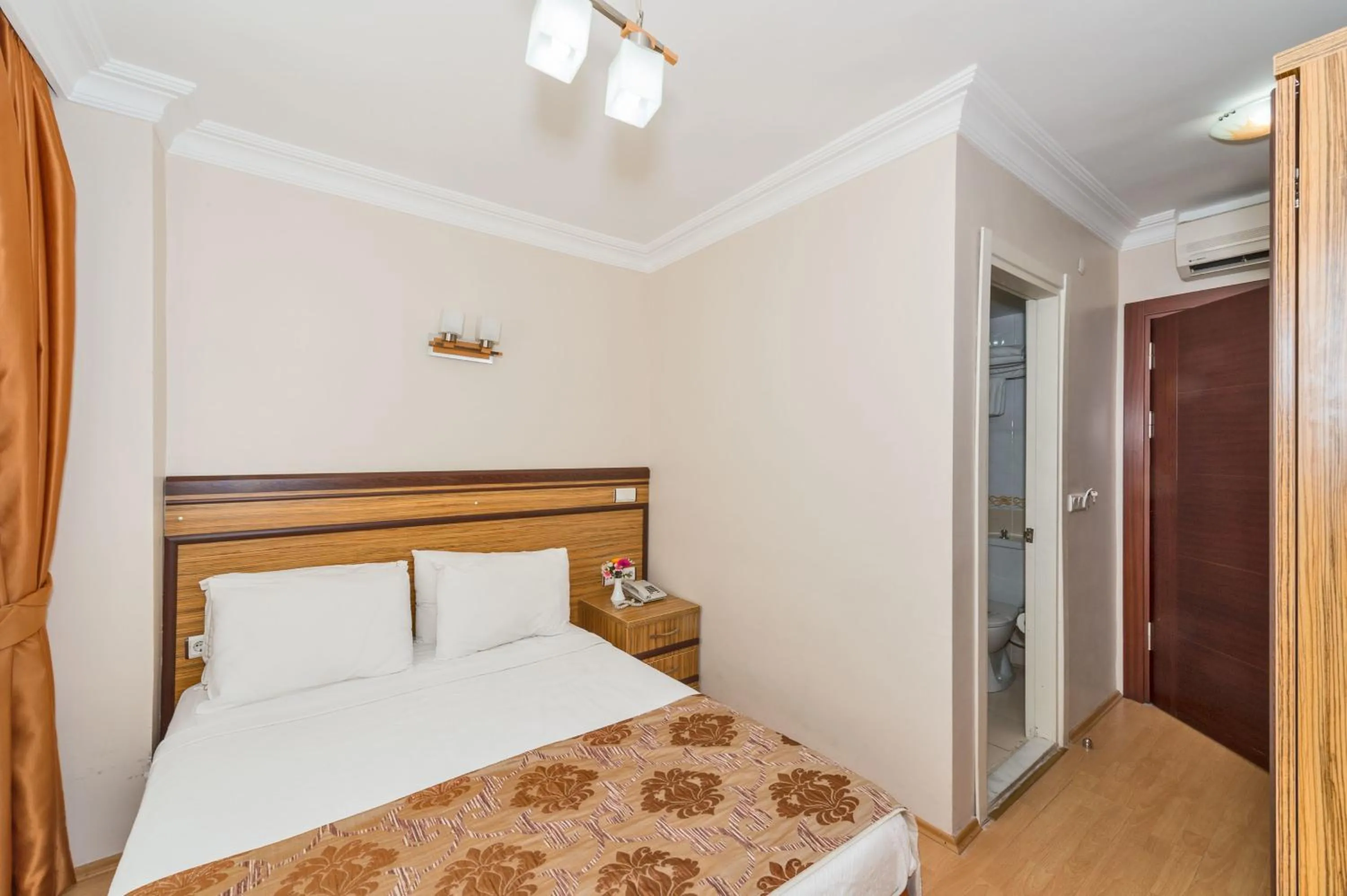 Photo of the whole room, Bed in May Hotel Istanbul