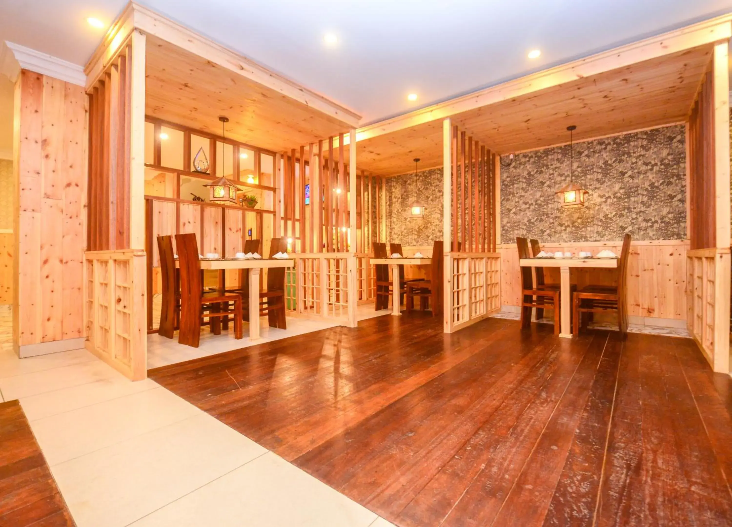 Restaurant/places to eat in Galaxy Grand Hotel Restaurant/places to eat in Galaxy Grand Hotel