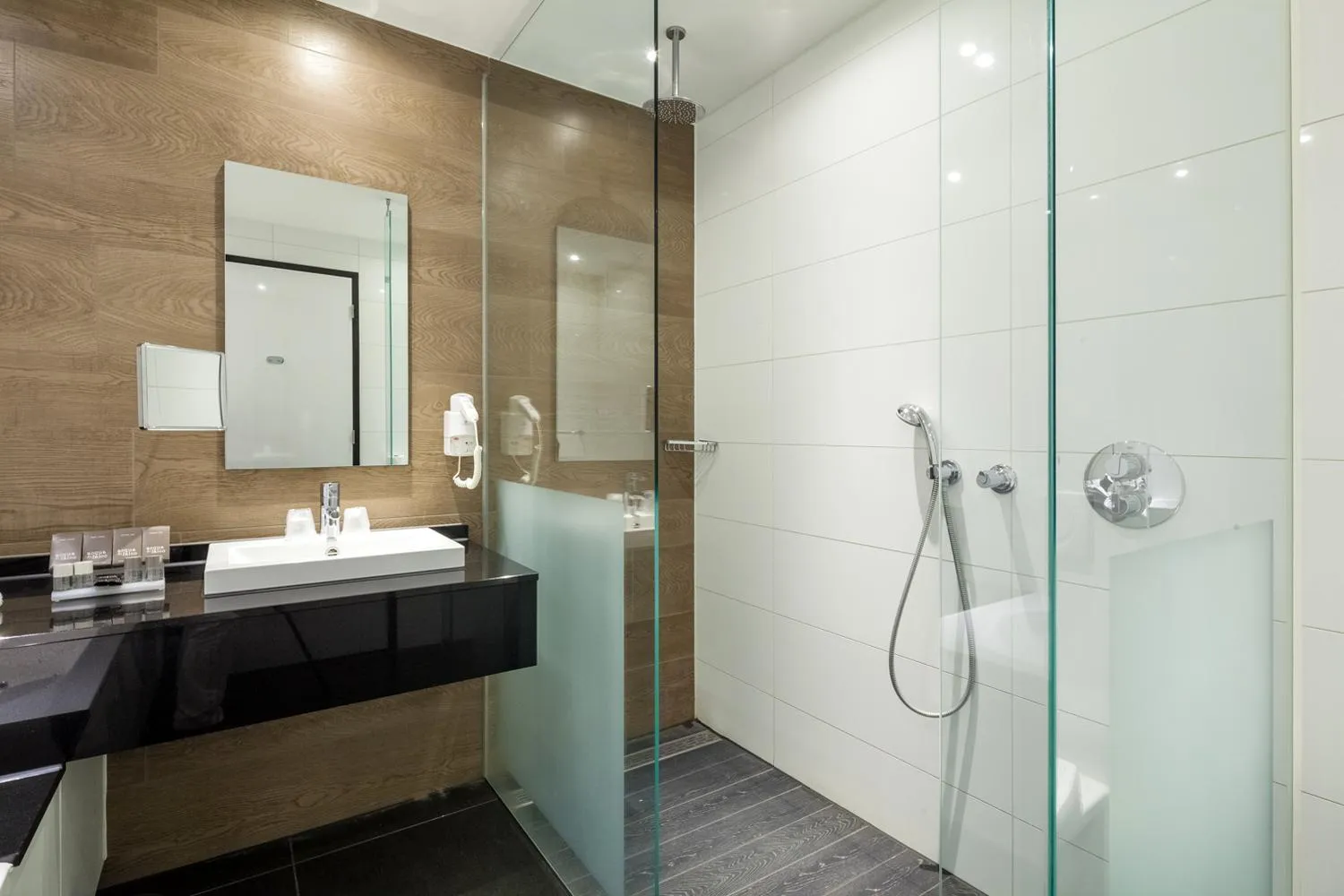 Shower in Van der Valk hotel Harderwijk
