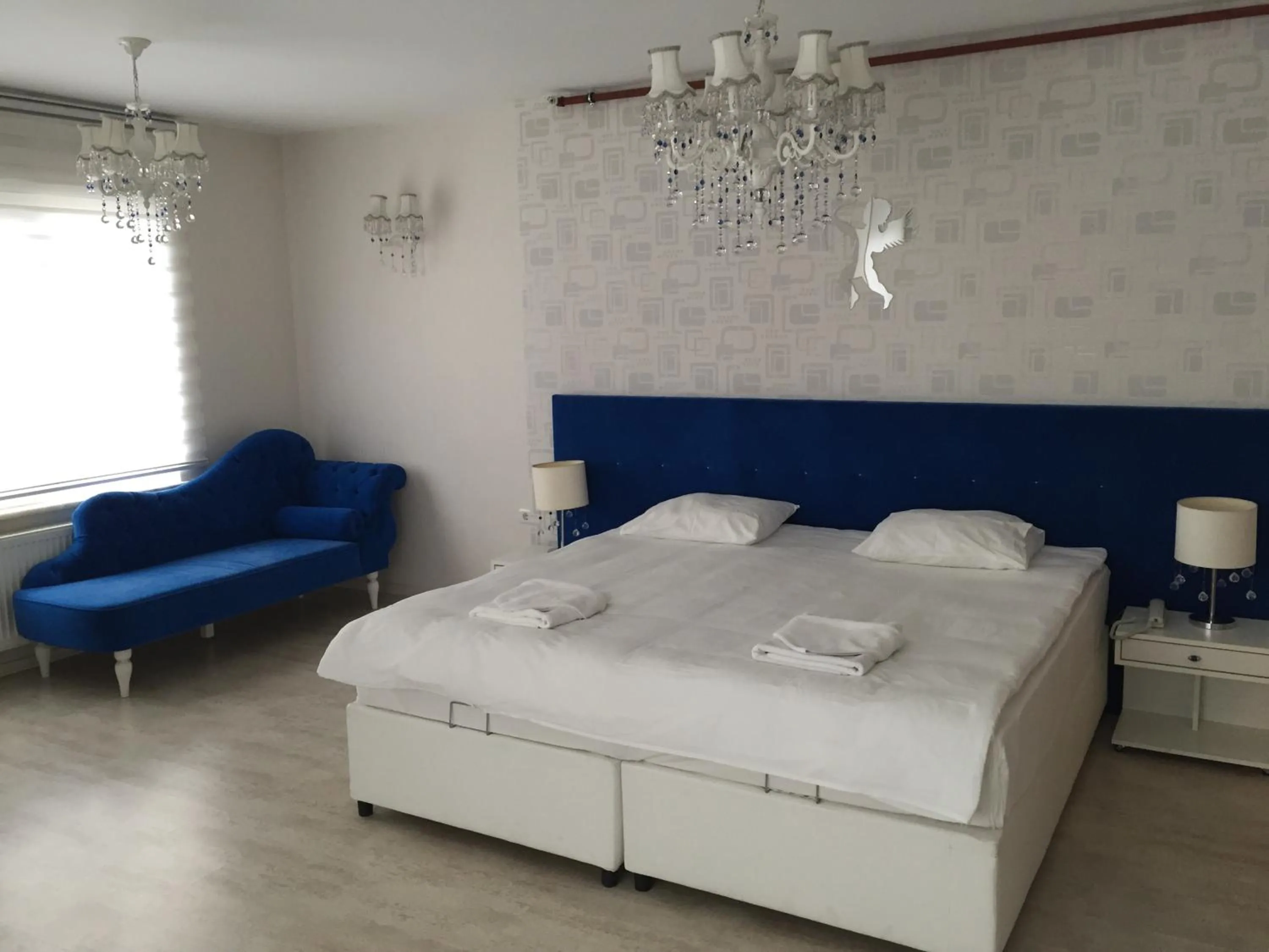 Bed in Airport Residence