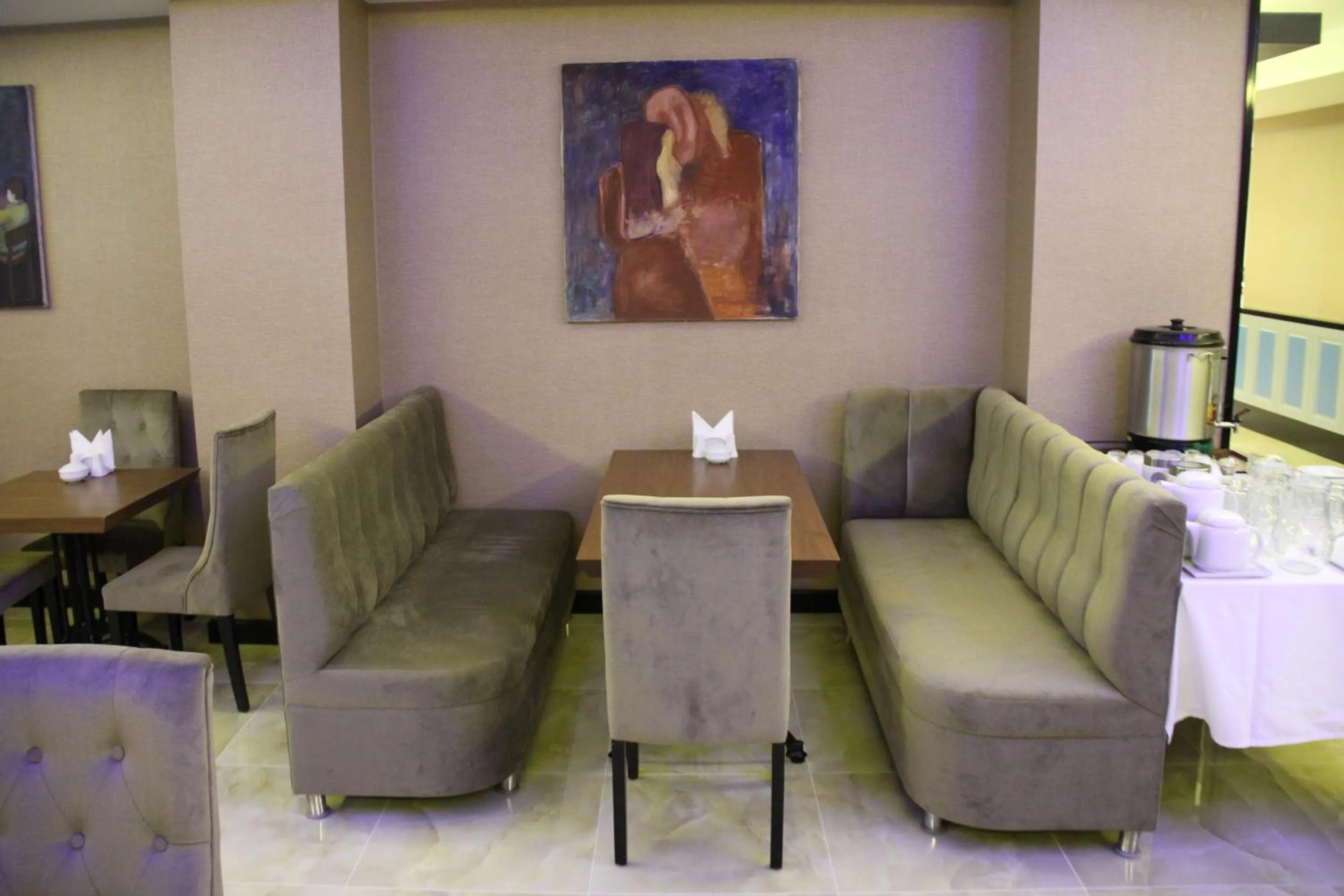 Restaurant/places to eat in Airport Residence