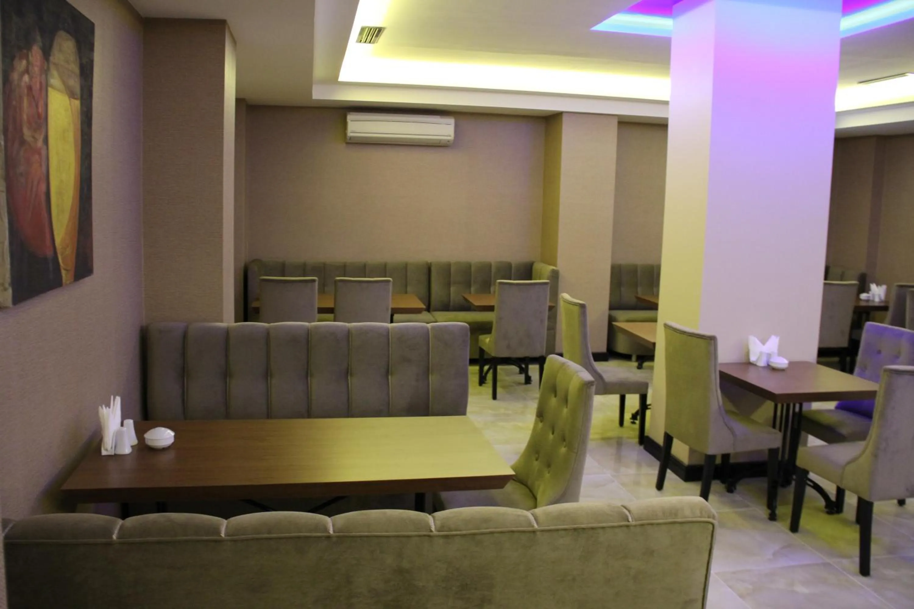 Restaurant/places to eat in Airport Residence