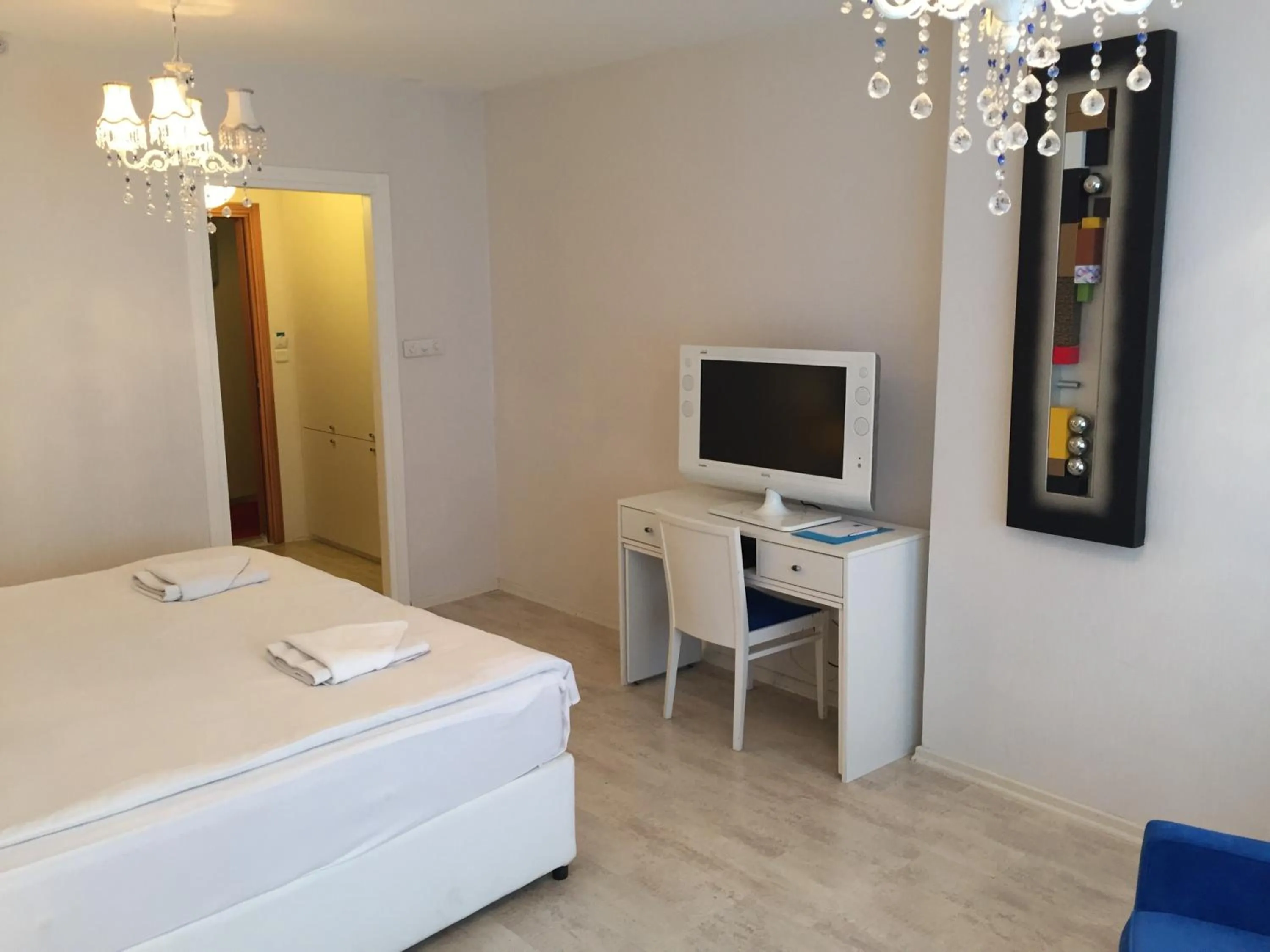 TV and multimedia, Bed in Airport Residence