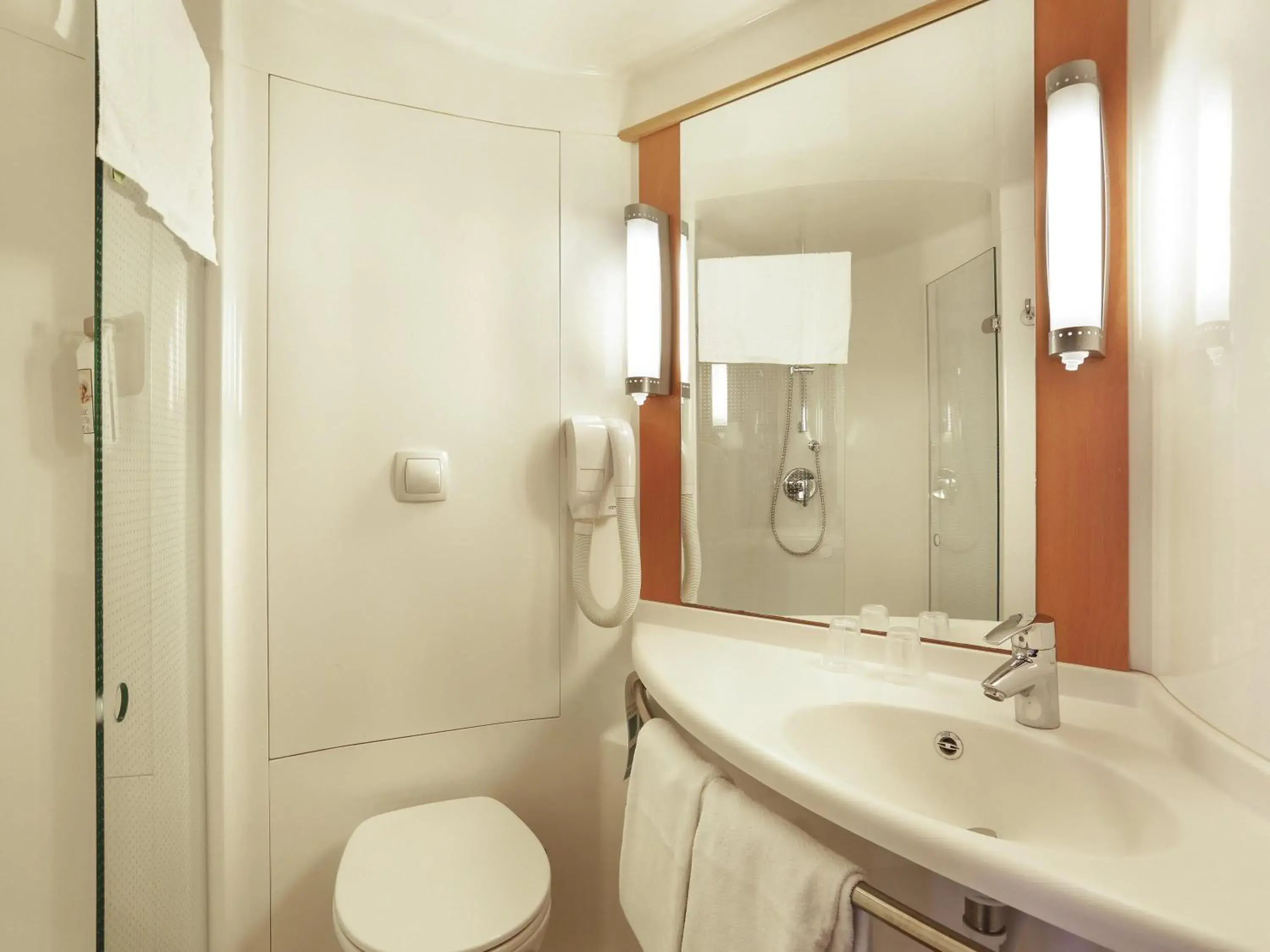 Bedroom in ibis Etampes Bedroom in ibis Etampes