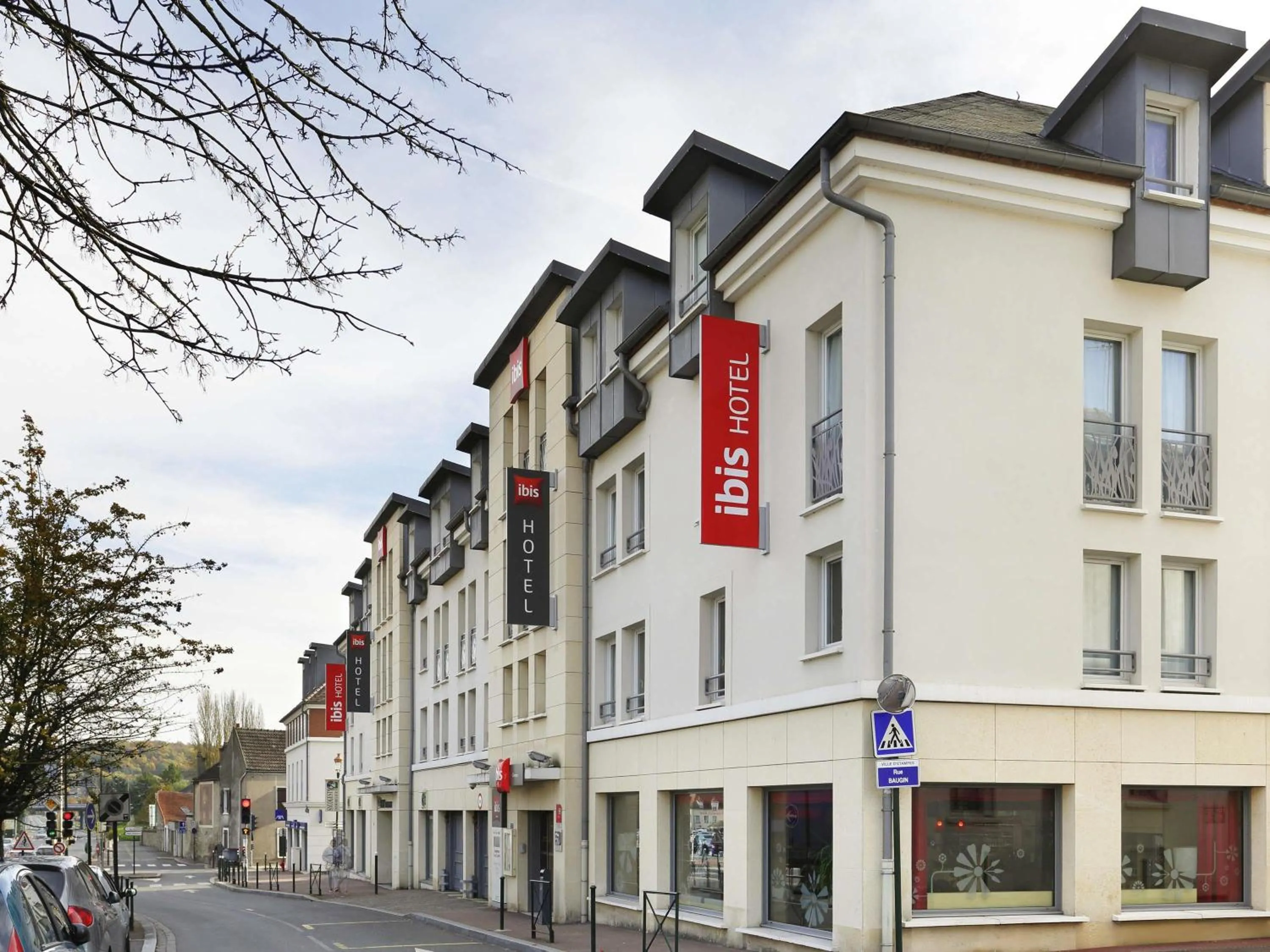 Property building in ibis Etampes