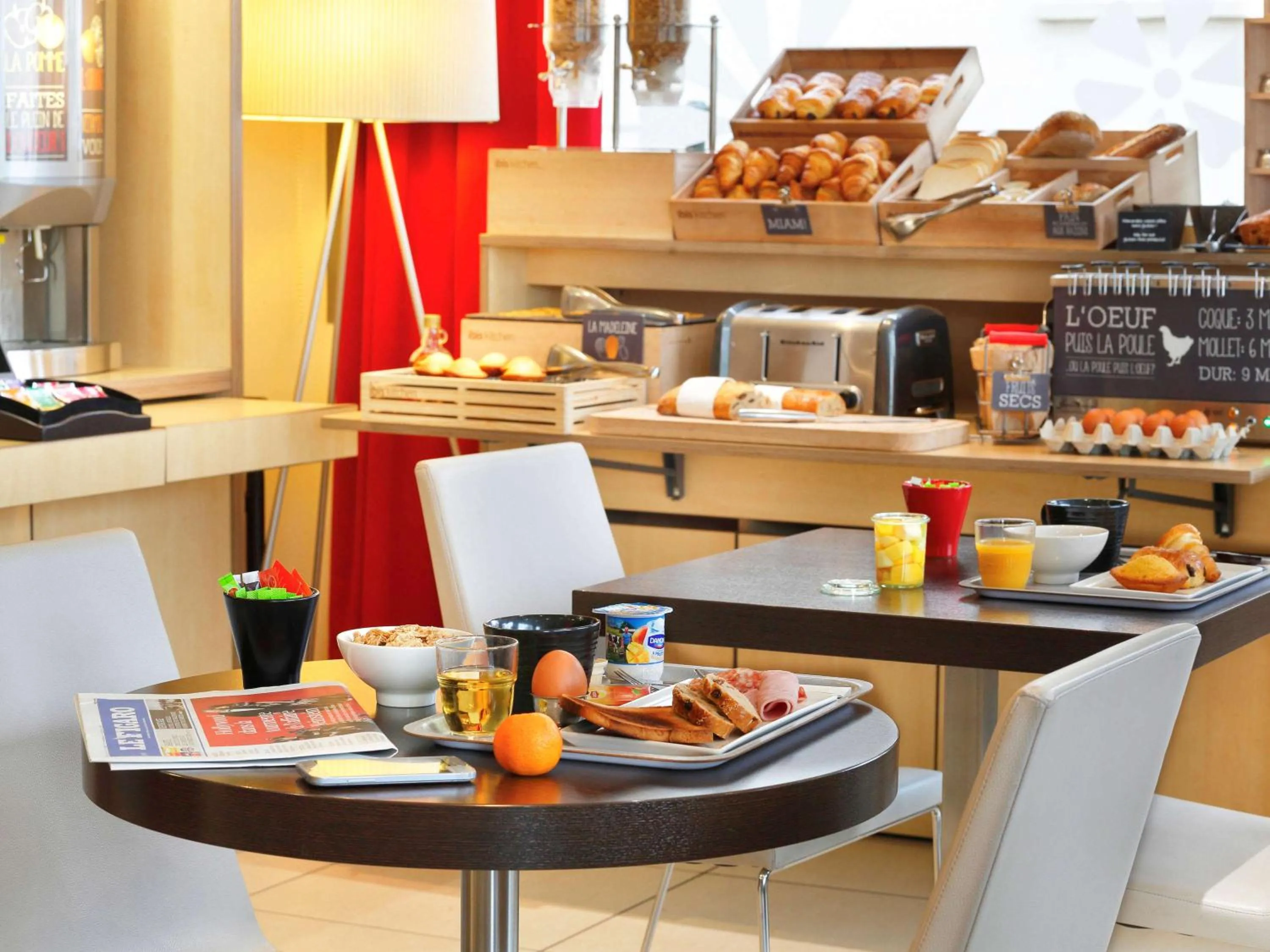 Restaurant/places to eat in ibis Etampes