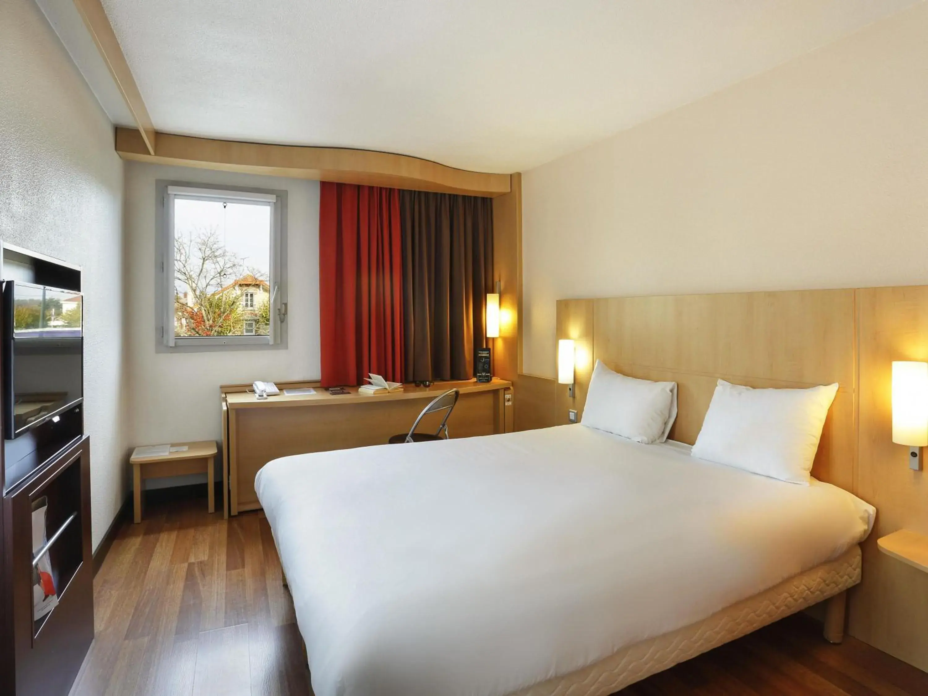 Bedroom, Bed in ibis Etampes Bedroom, Bed in ibis Etampes