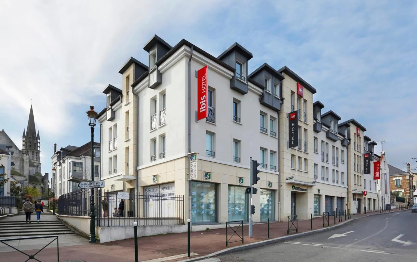 Facade/entrance in ibis Etampes