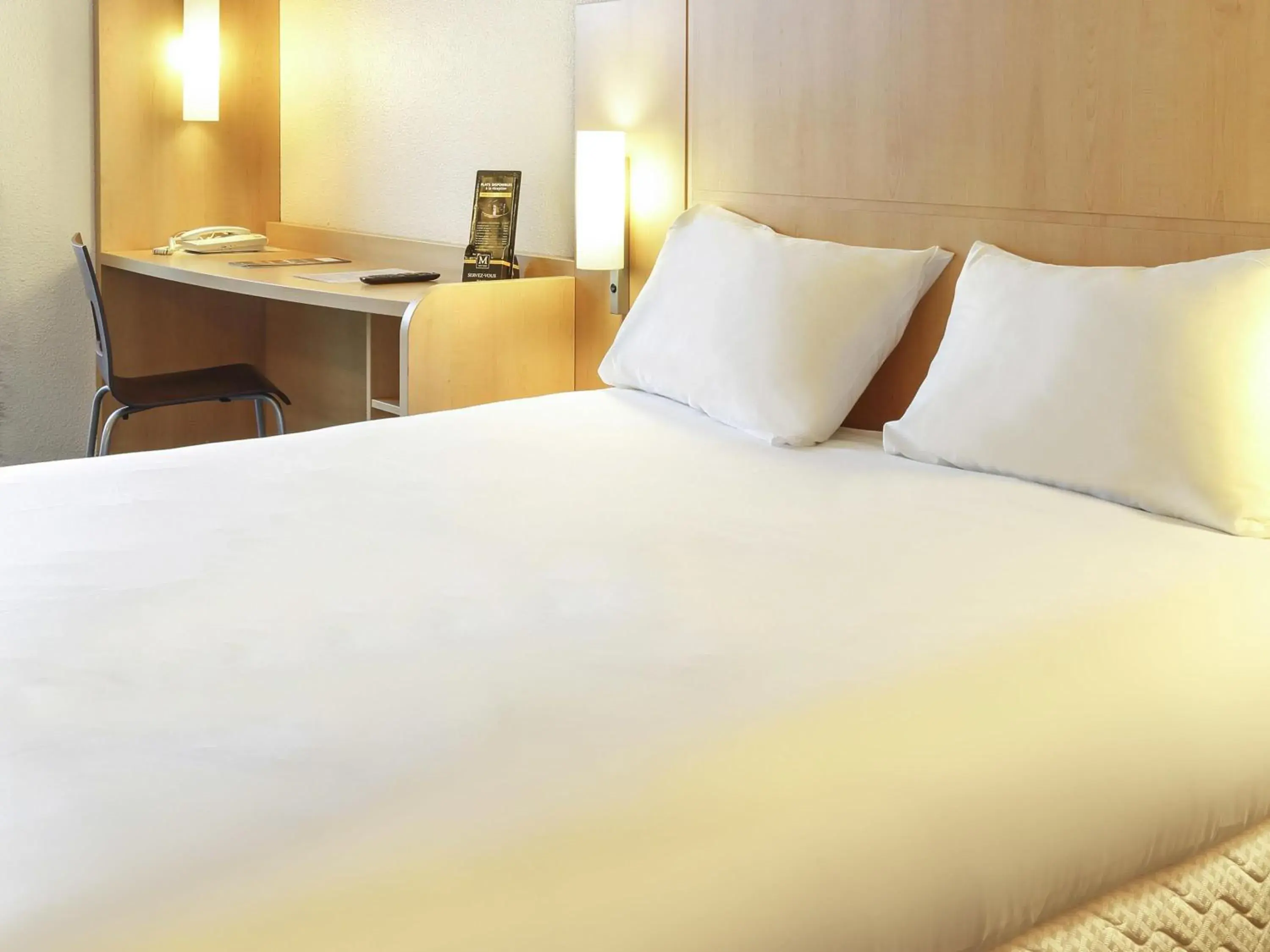 Bedroom, Bed in ibis Etampes Bedroom, Bed in ibis Etampes