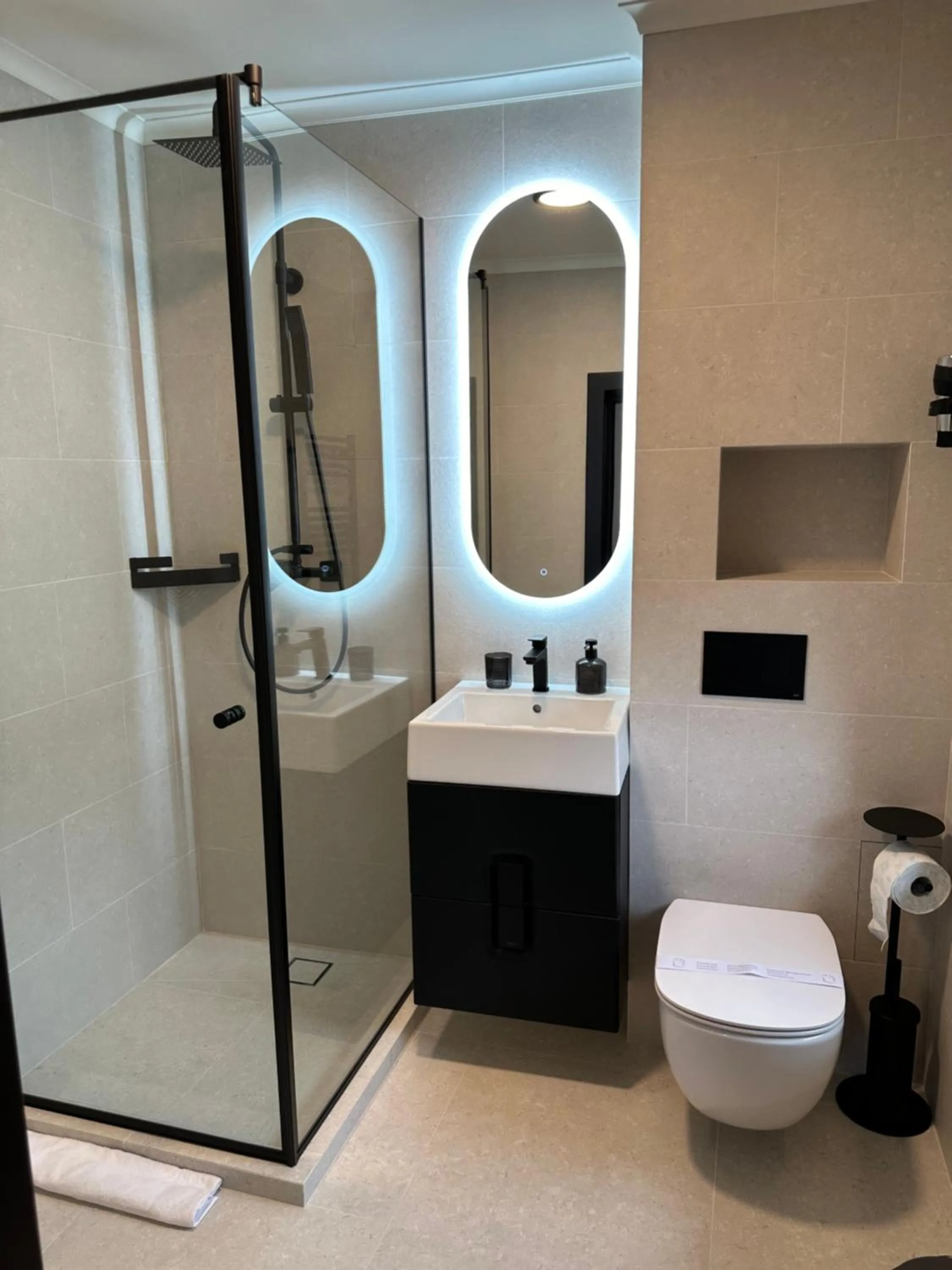 Shower in Panoramic Cetatuie