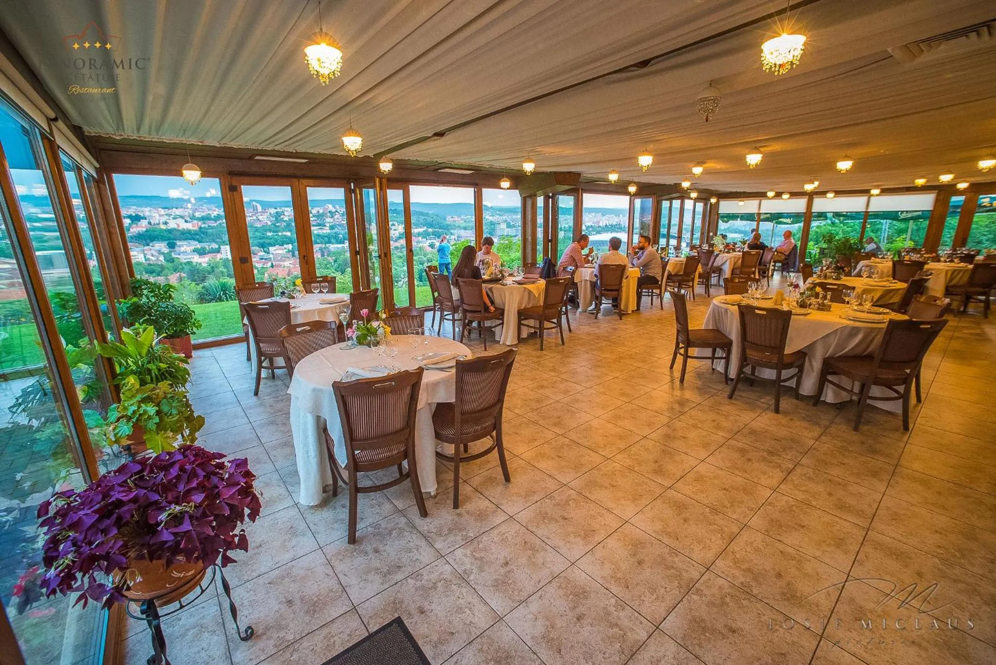 Restaurant/places to eat in Panoramic Cetatuie