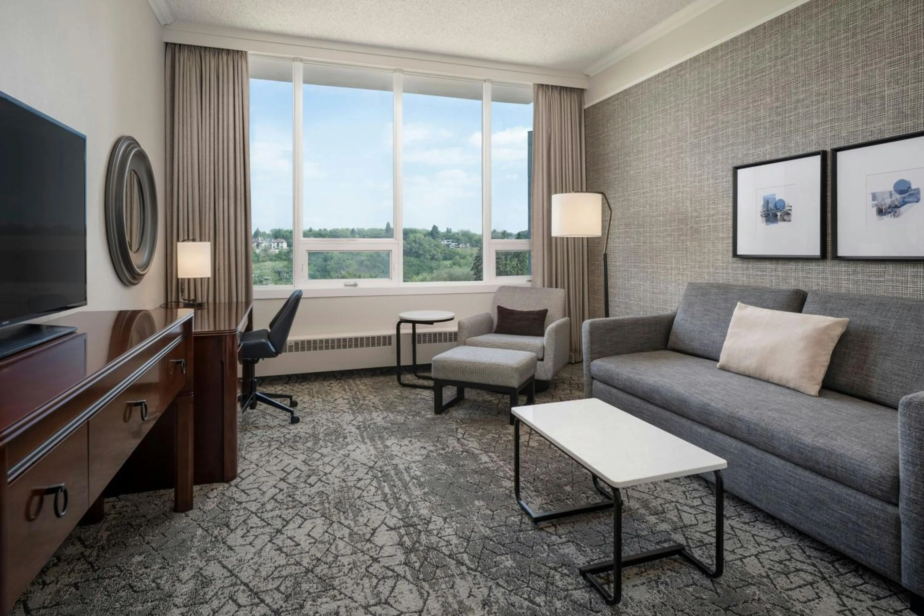 Bedroom in Sheraton Cavalier Saskatoon Hotel