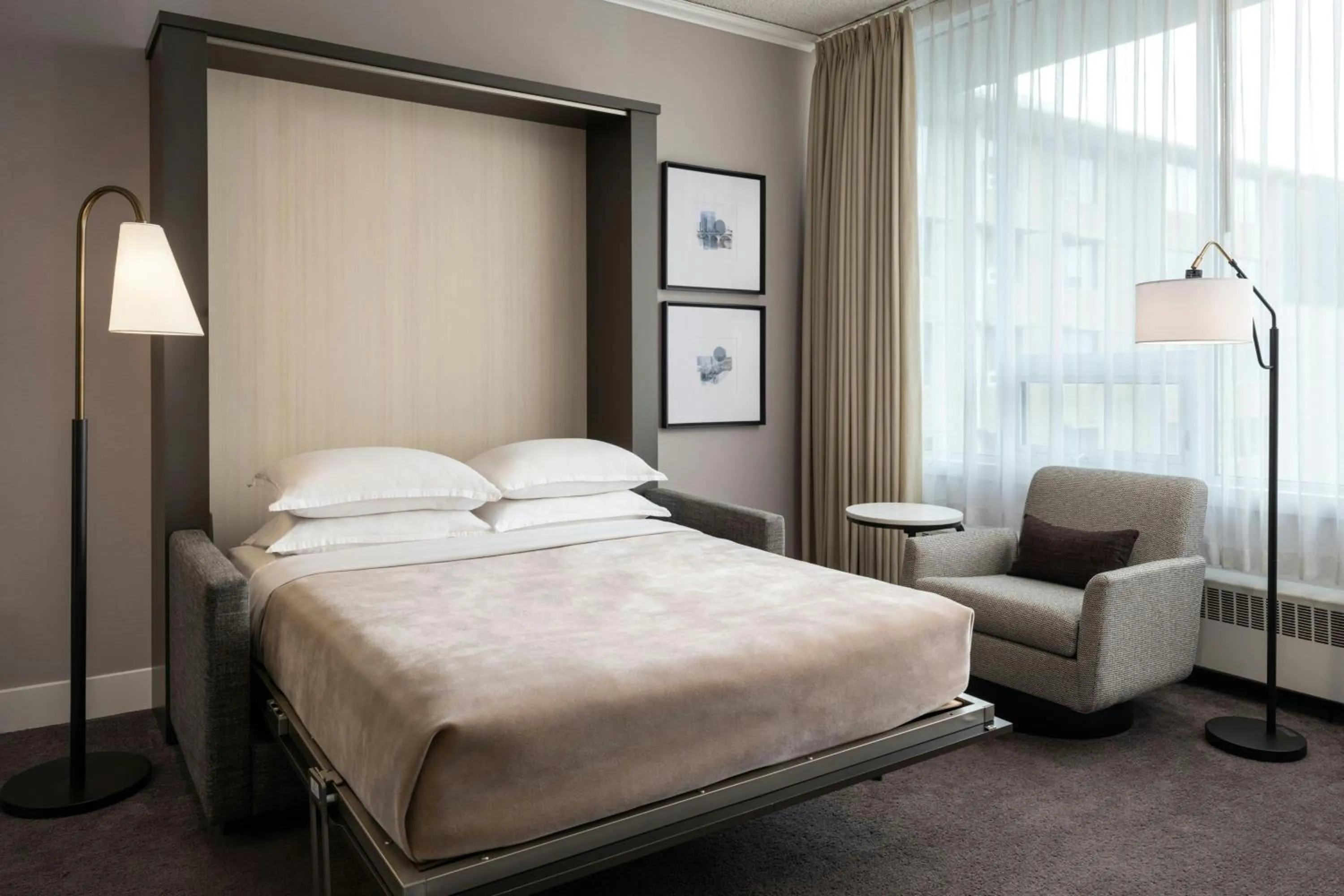 Photo of the whole room, Bed in Sheraton Cavalier Saskatoon Hotel