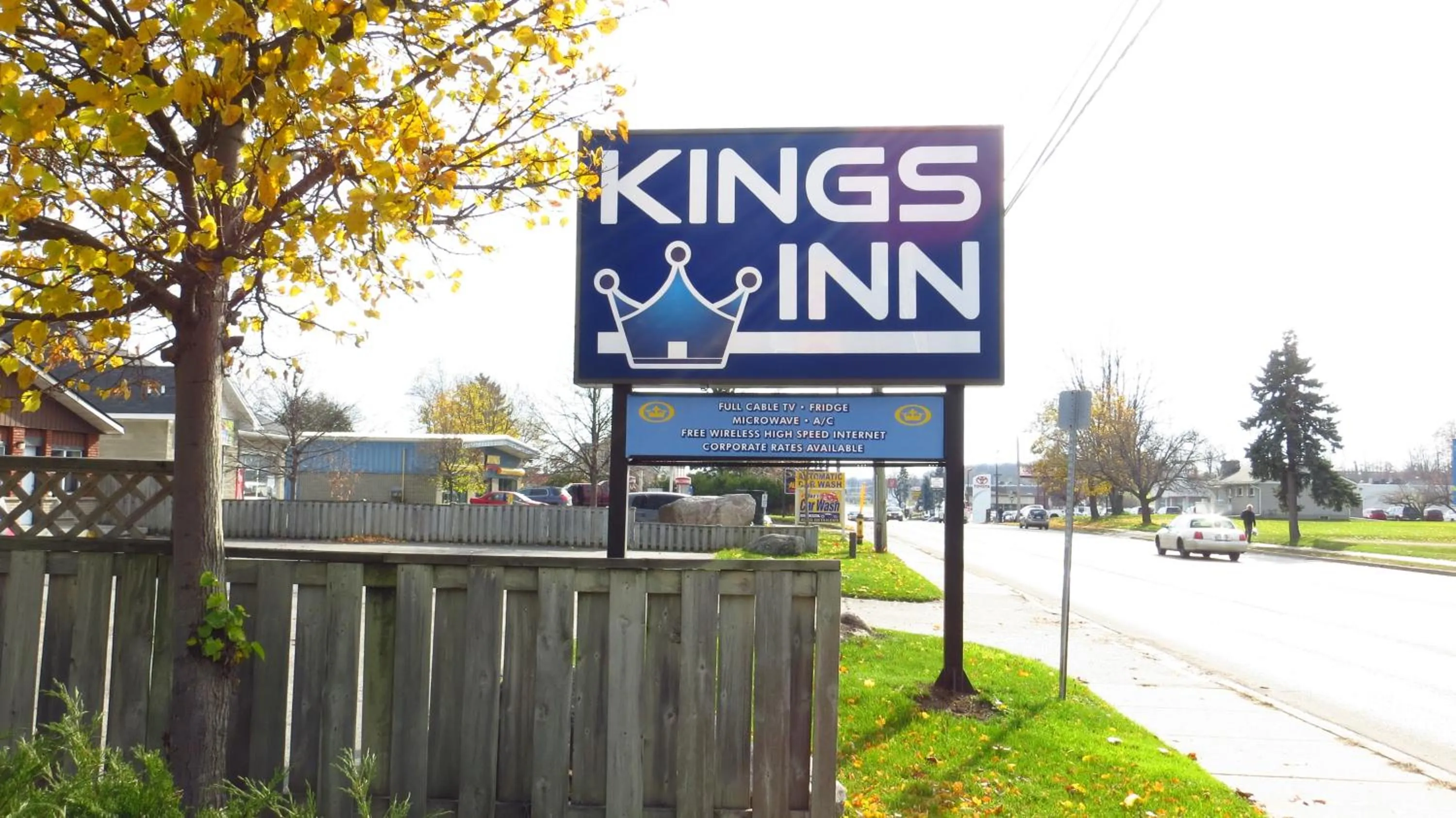 Facade/entrance in Kings Inn Midland