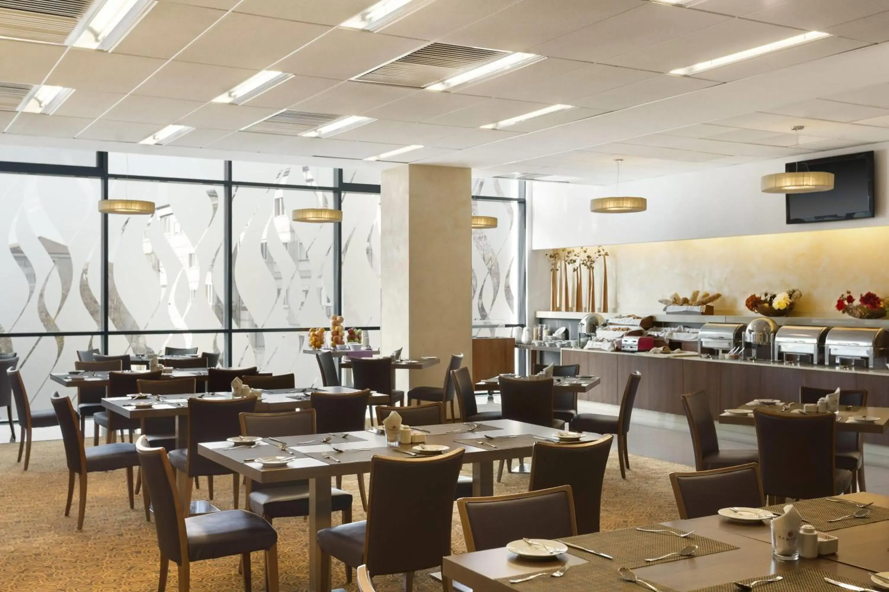 Restaurant/places to eat in Ramada by Wyndham Oradea Restaurant/places to eat in Ramada by Wyndham Oradea