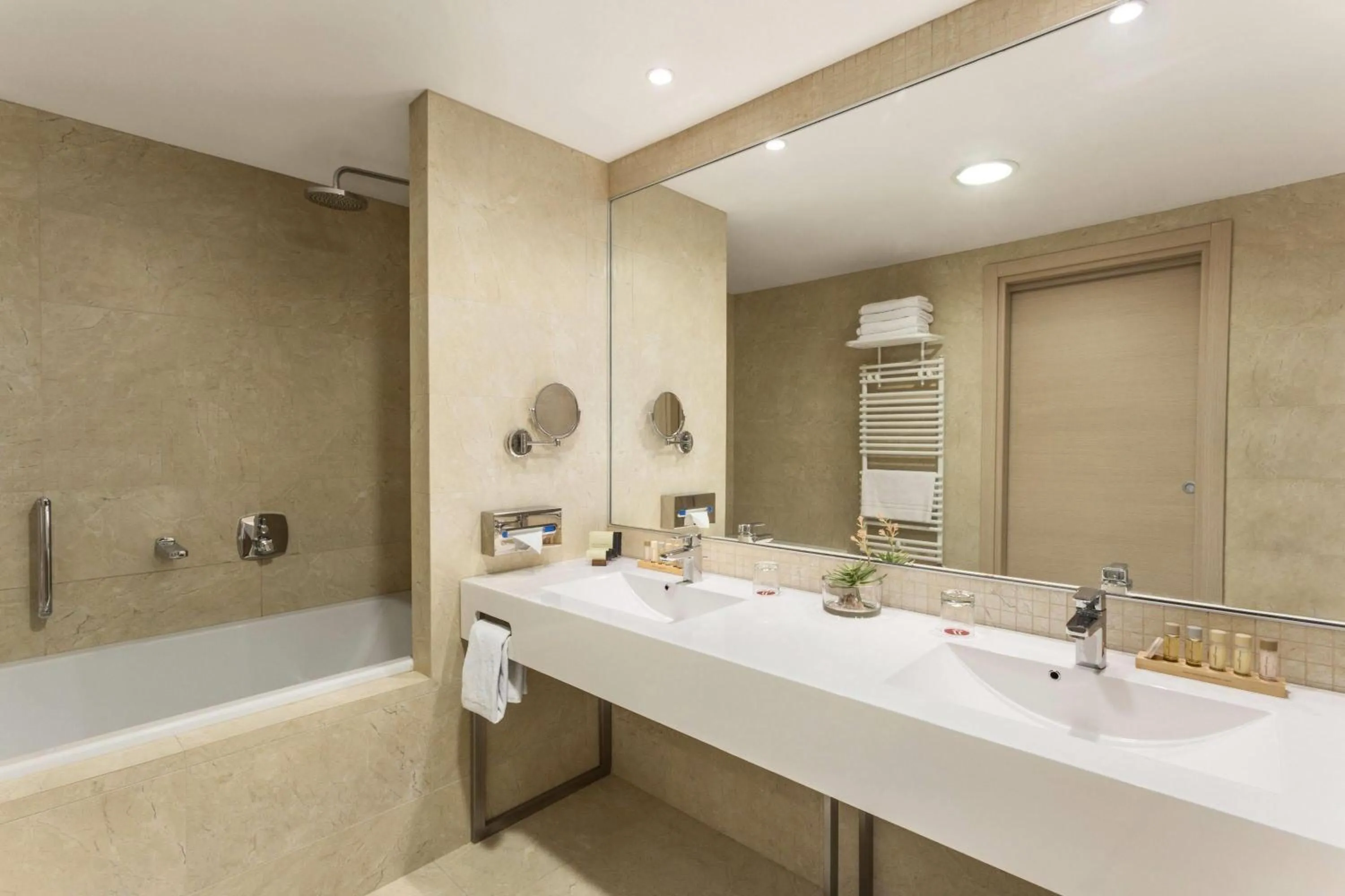 Bathroom in Ramada by Wyndham Oradea