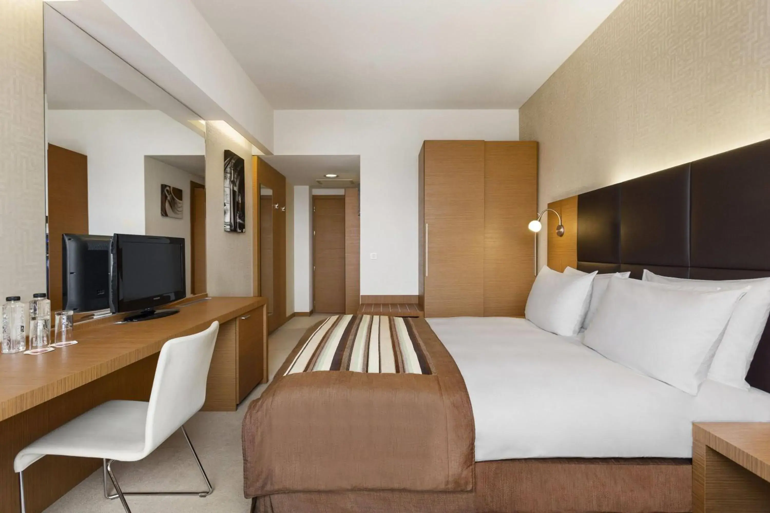 Photo of the whole room, Bed in Ramada by Wyndham Oradea Photo of the whole room, Bed in Ramada by Wyndham Oradea