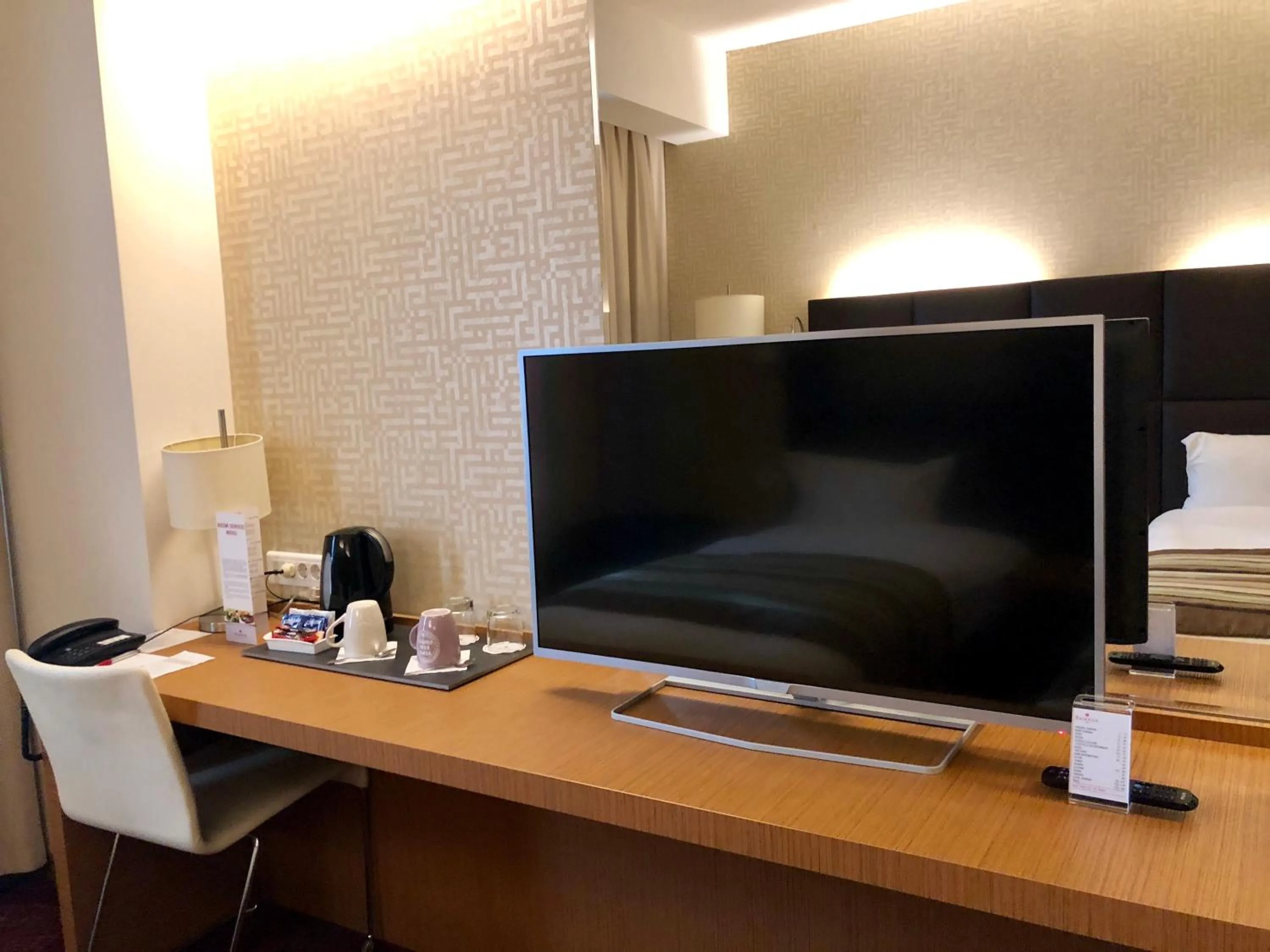 TV and multimedia in Ramada by Wyndham Oradea