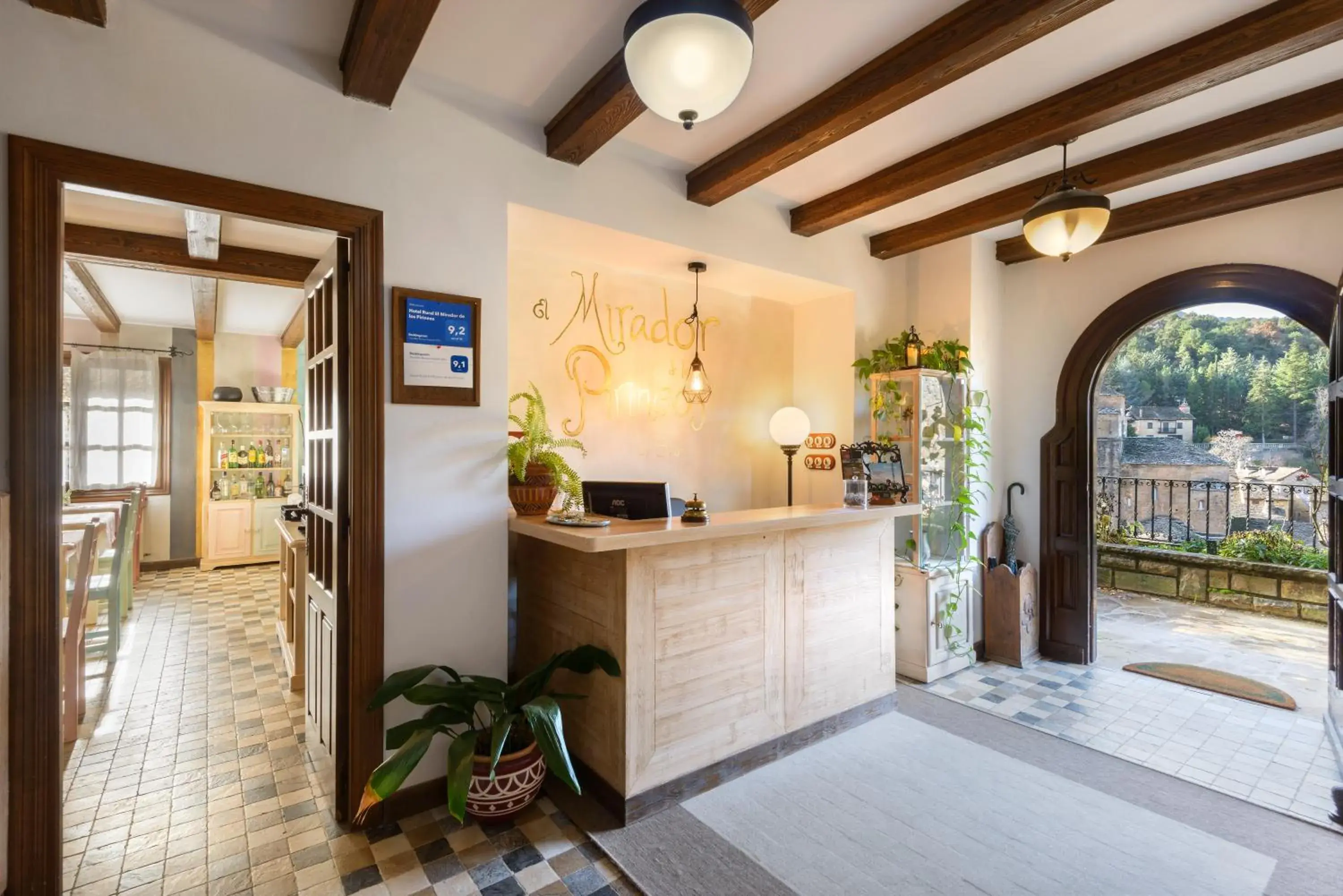 Queen Room with Balcony in Hotel Rural El Mirador de los Pirineos Queen Room with Balcony in Hotel Rural El Mirador de los Pirineos