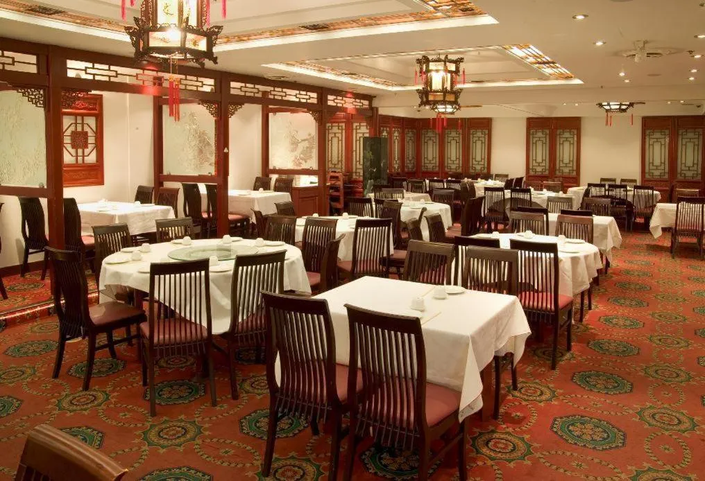 Restaurant/places to eat in Red Lion Inn and Suites Victoria