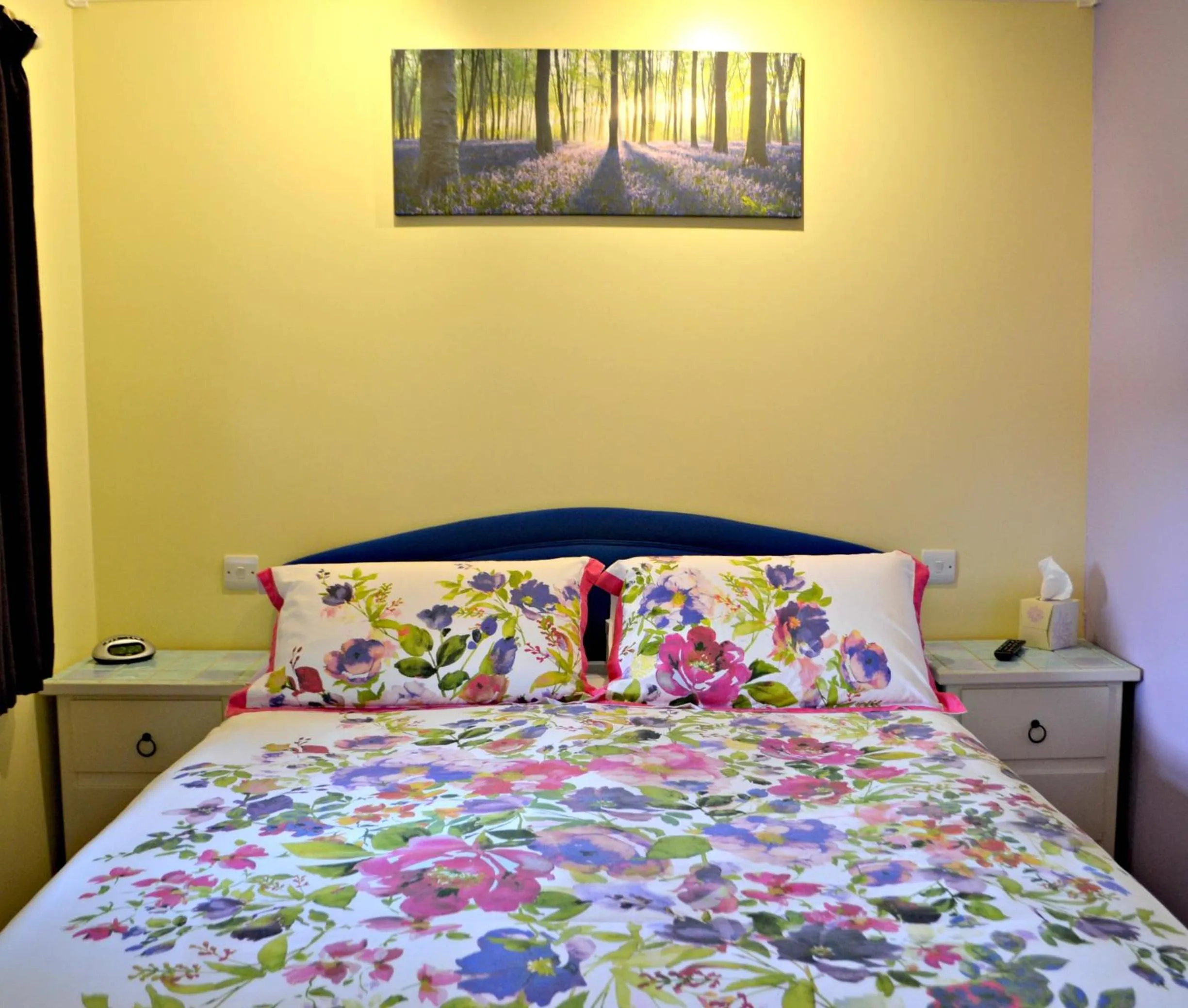 Bedroom, Bed in Little Bullocks Farm