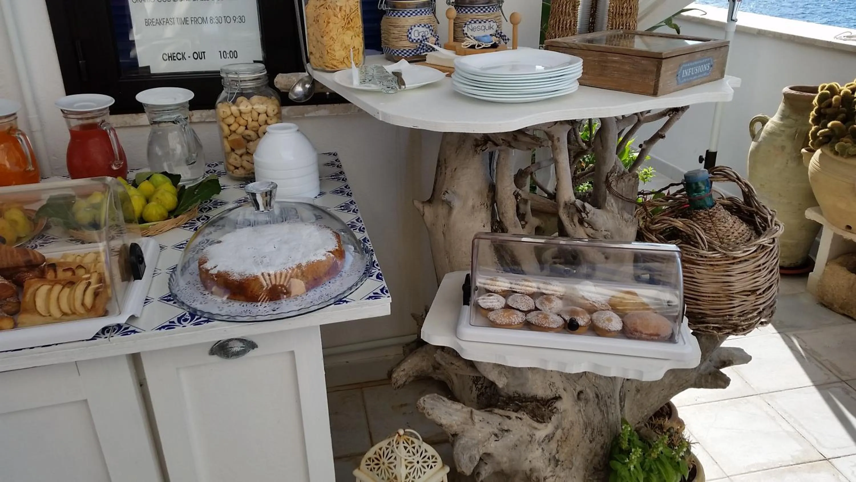 Buffet breakfast in B&B Punta Cutieri