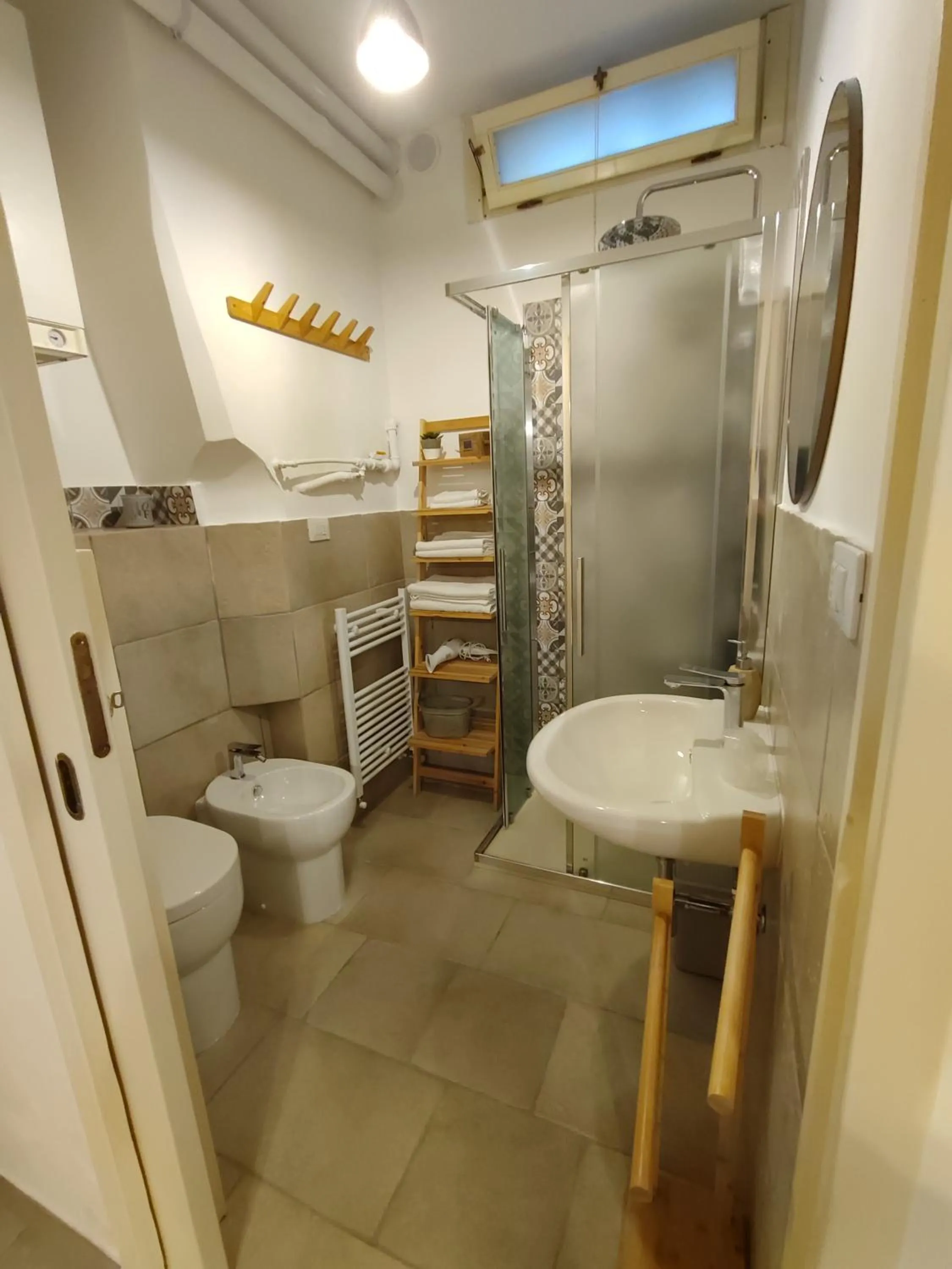 Shower in B&B Punta Cutieri