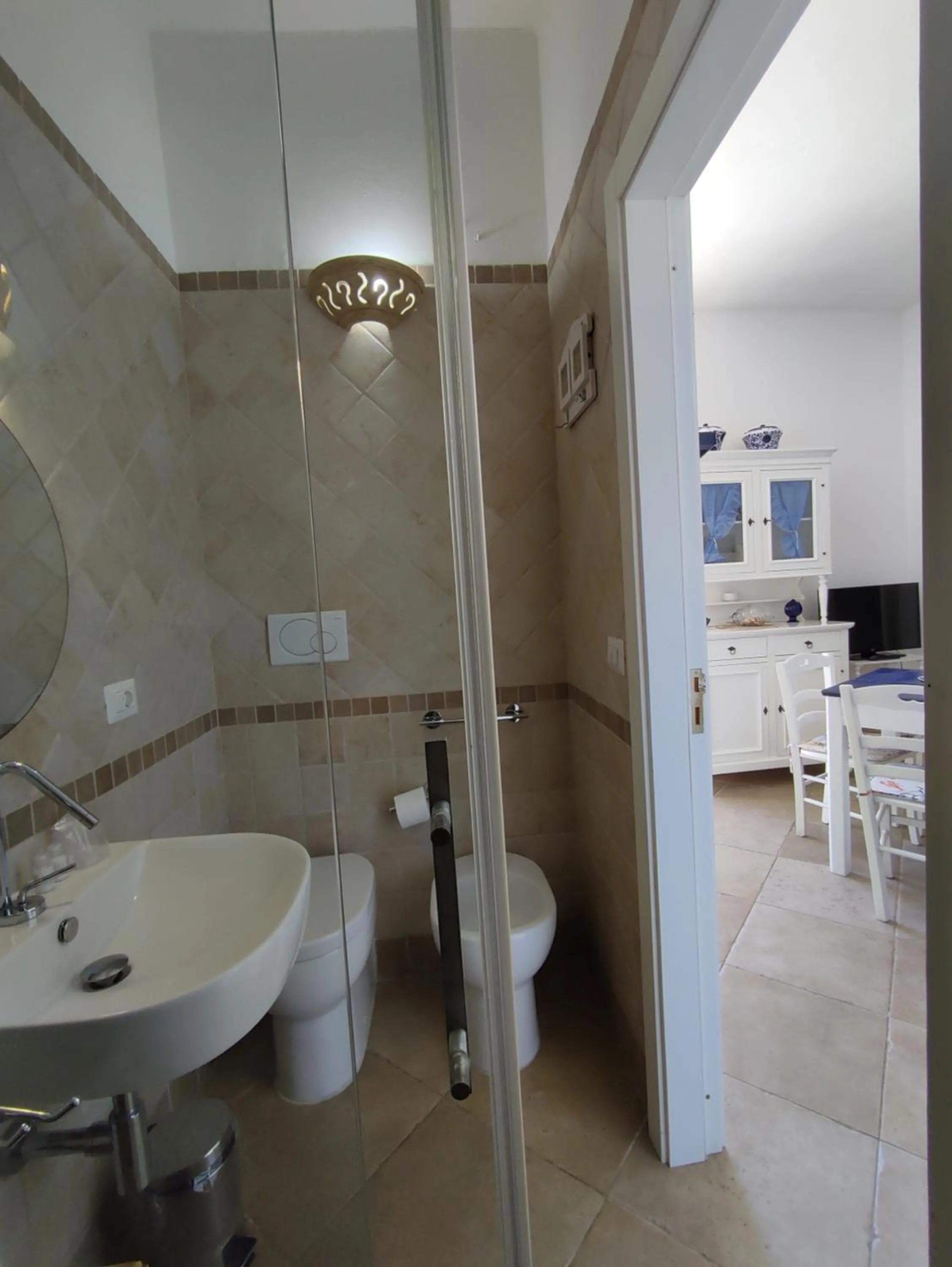 Shower in B&B Punta Cutieri