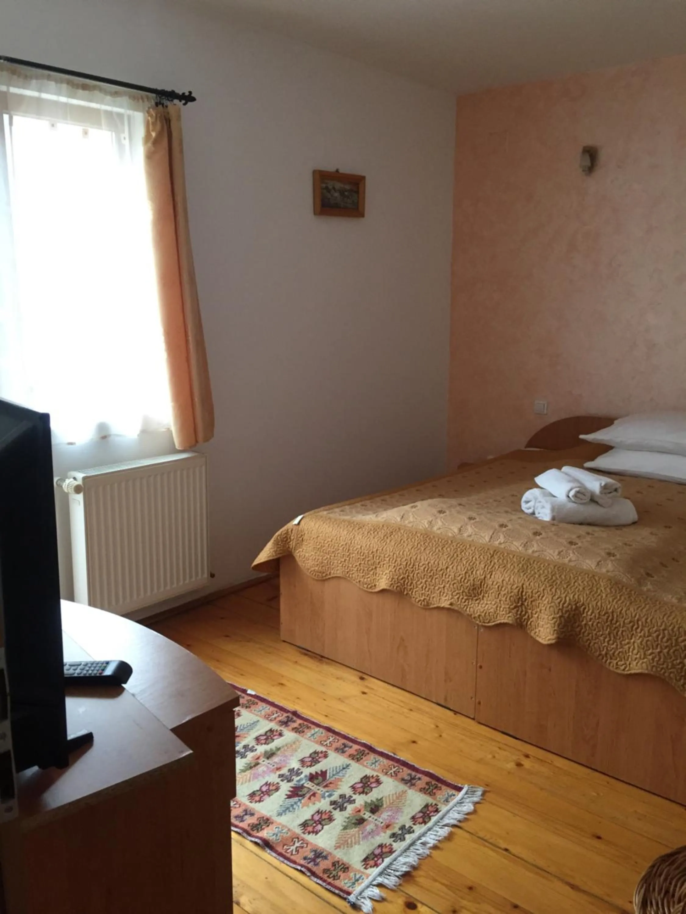 Photo of the whole room, Bed in Pension RouaDeMunte