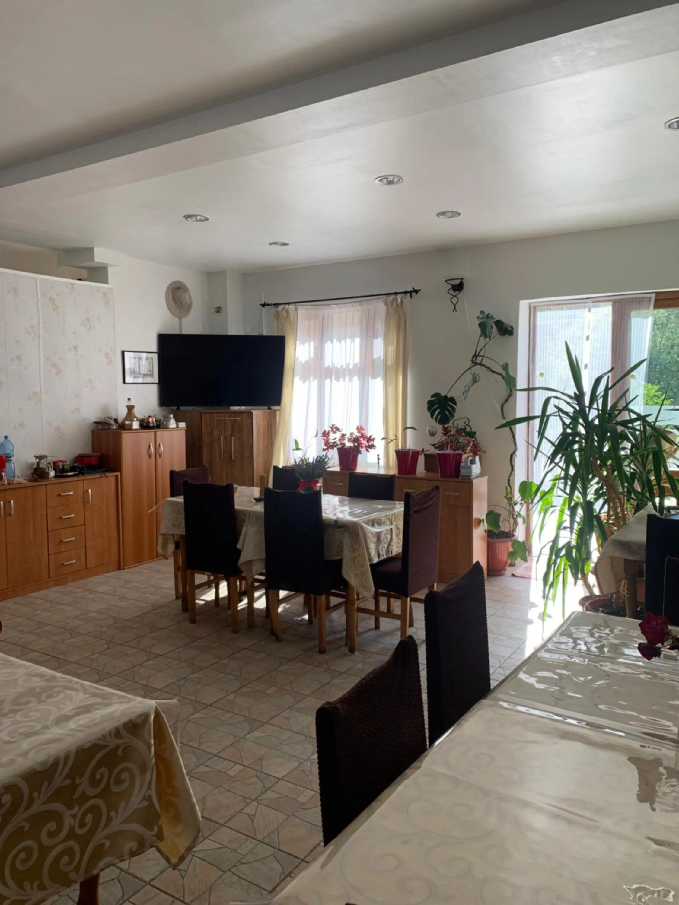 Communal lounge/ TV room in Pension RouaDeMunte