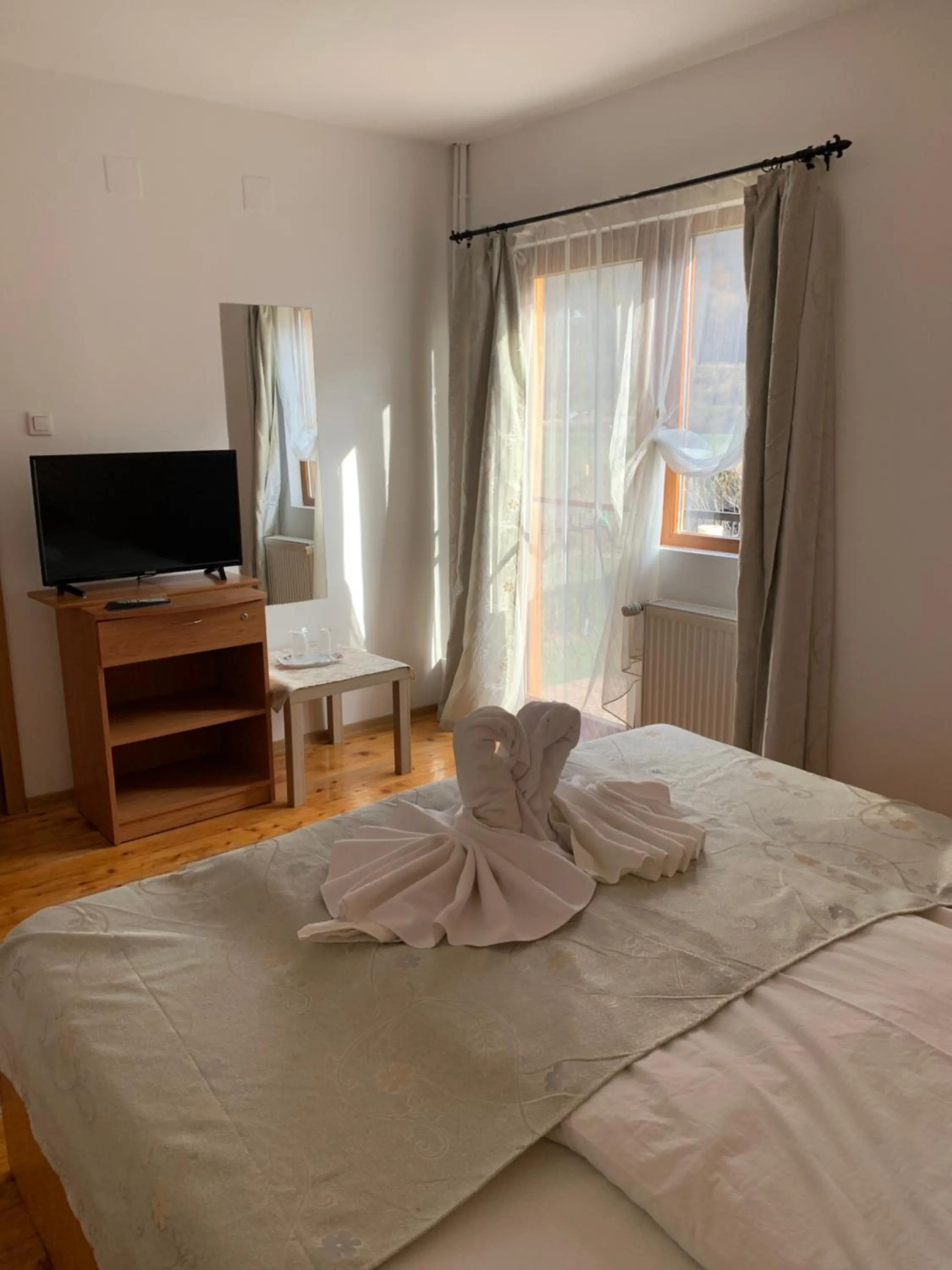 Photo of the whole room, Bed in Pension RouaDeMunte