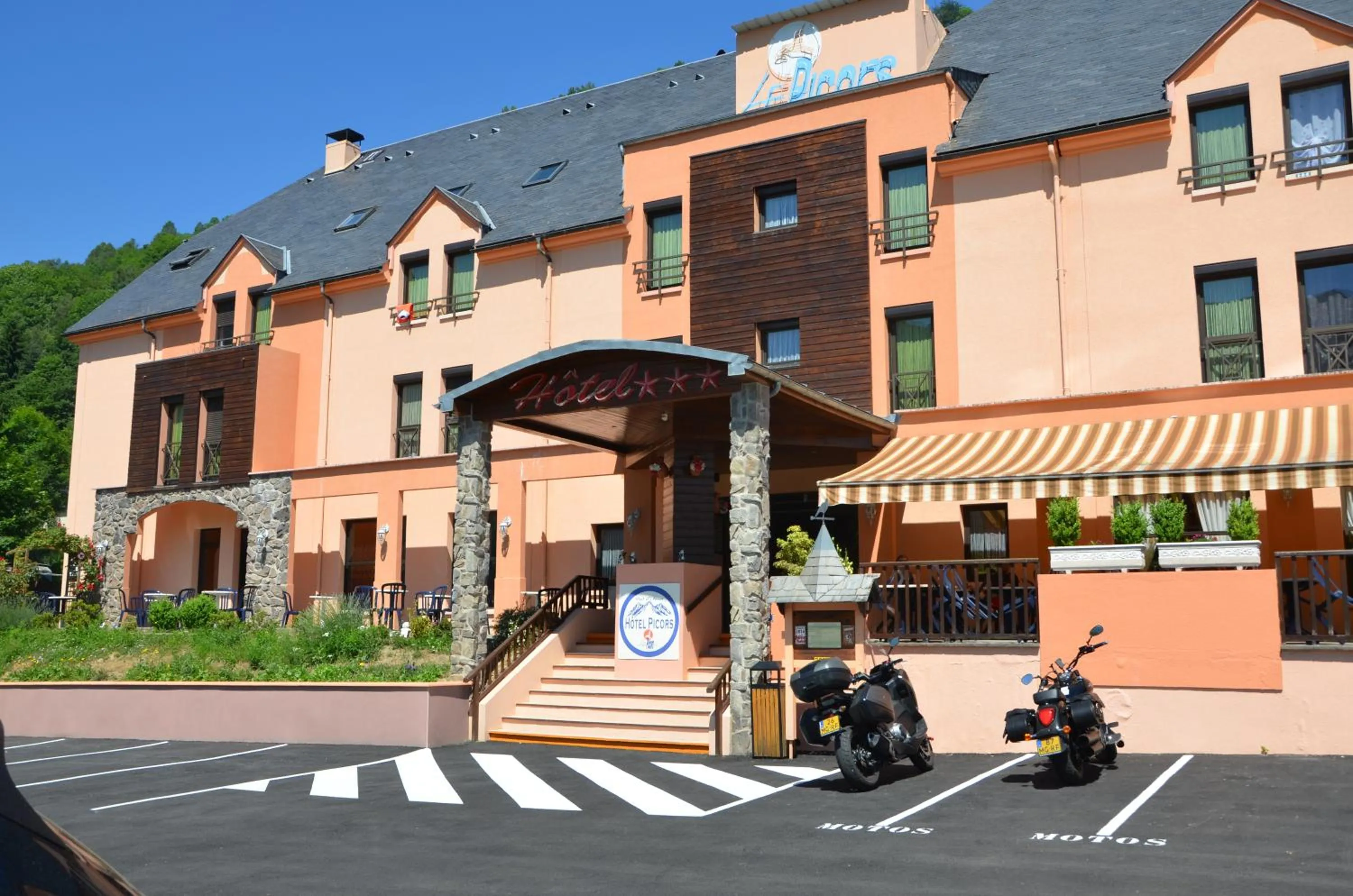 Property building in Hôtel Le Picors