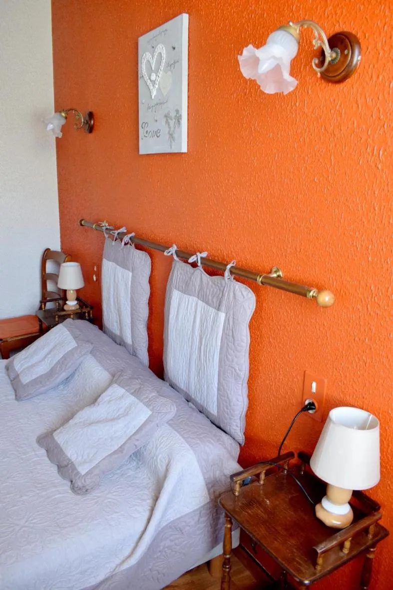 Bed in Chambres d'hôtes " Moulin du Couedic "