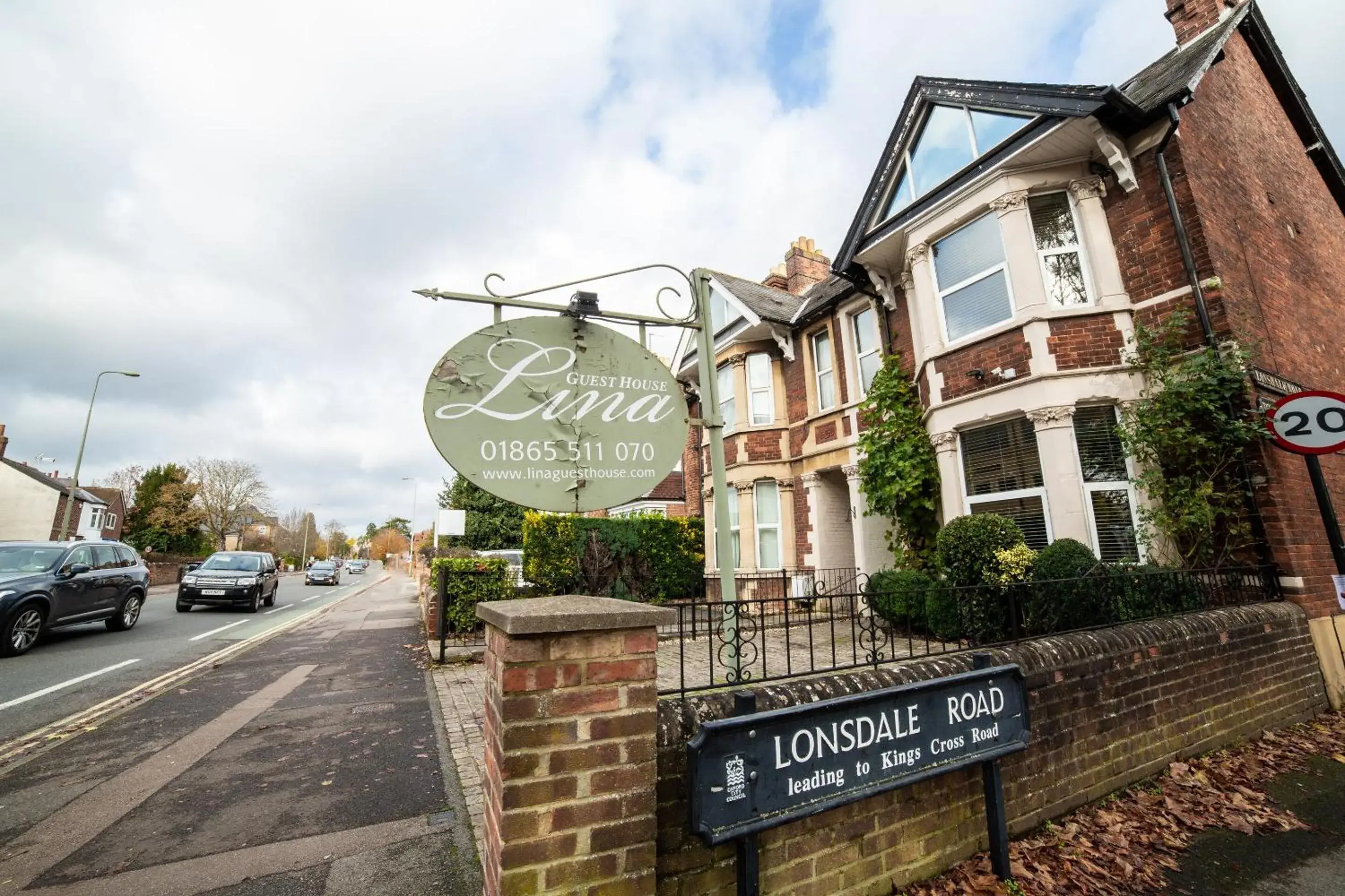 Facade/entrance in OYO Lina Guest House Facade/entrance in OYO Lina Guest House