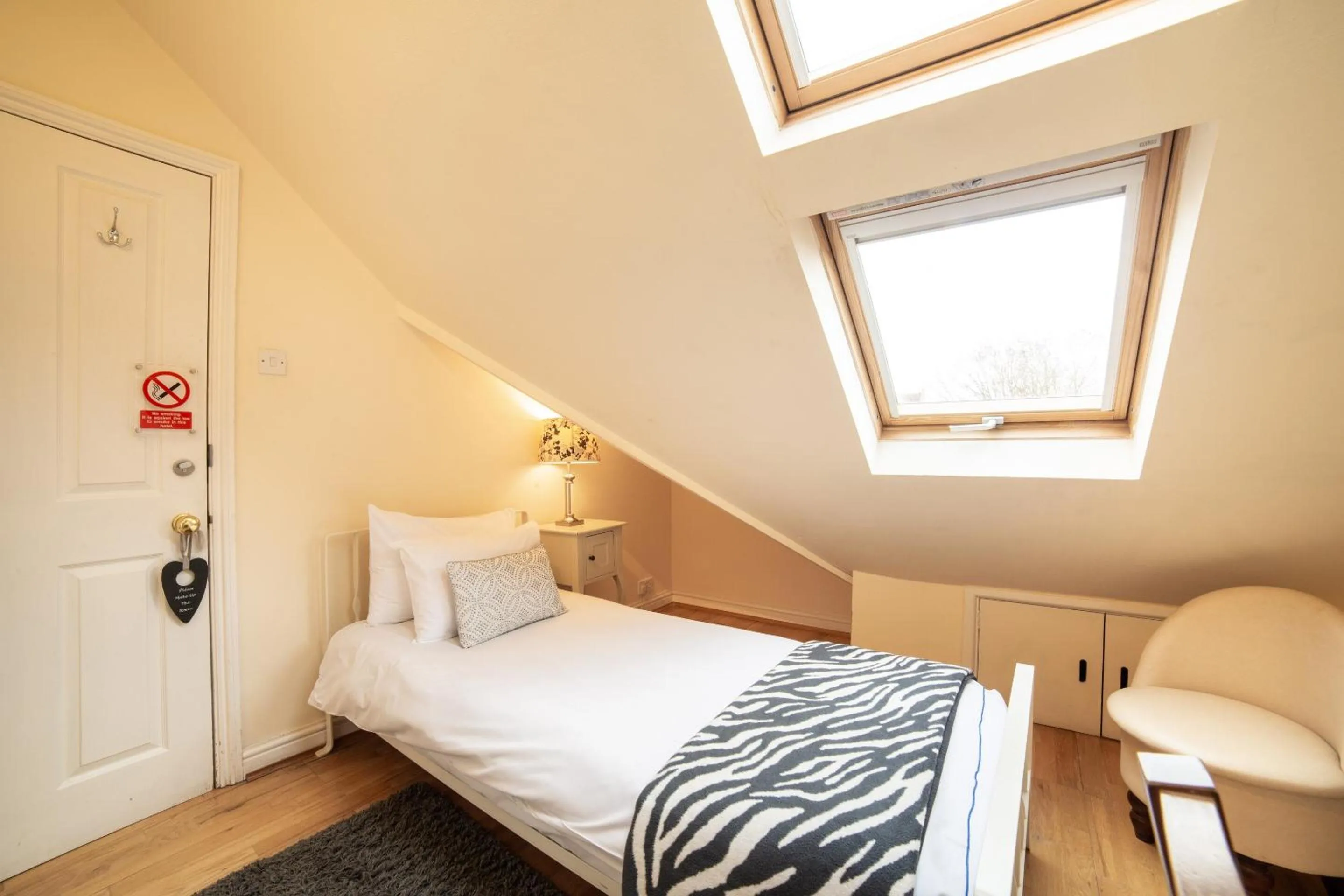 Bedroom, Bed in OYO Lina Guest House