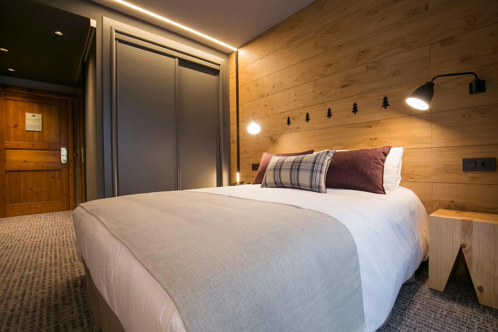 Photo of the whole room, Bed in Hotel Xalet Montana