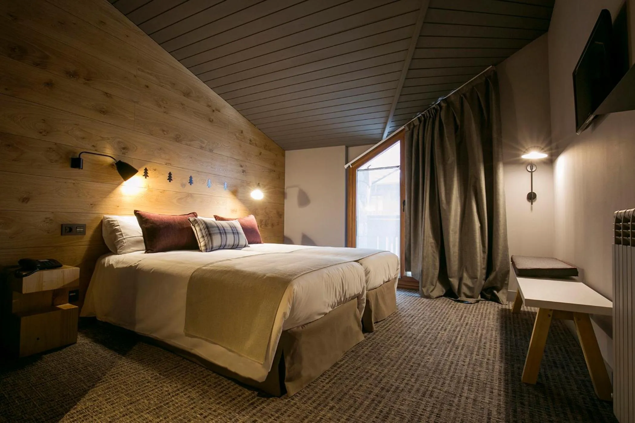 Photo of the whole room, Bed in Hotel Xalet Montana