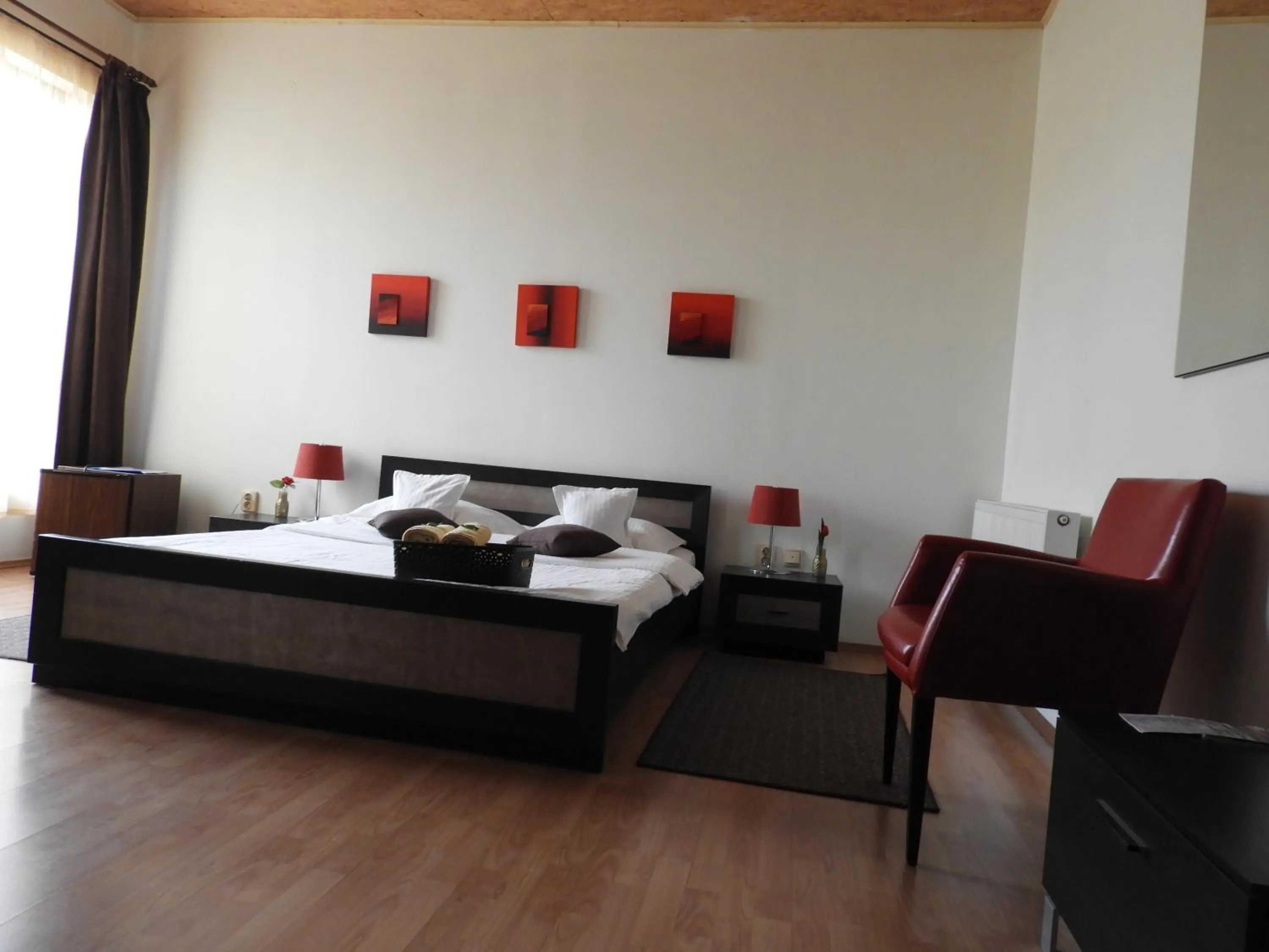 Bedroom, Bed in Pensiunea Caramell